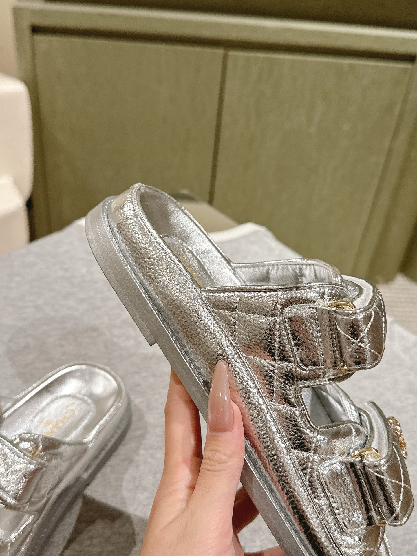 CC 25C Dad Sandals Mule Sliver Metalic Grained Calfskin 462216