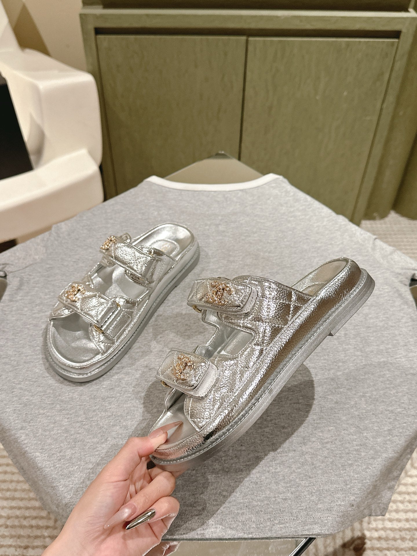 CC 25C Dad Sandals Mule Sliver Metalic Grained Calfskin 462216