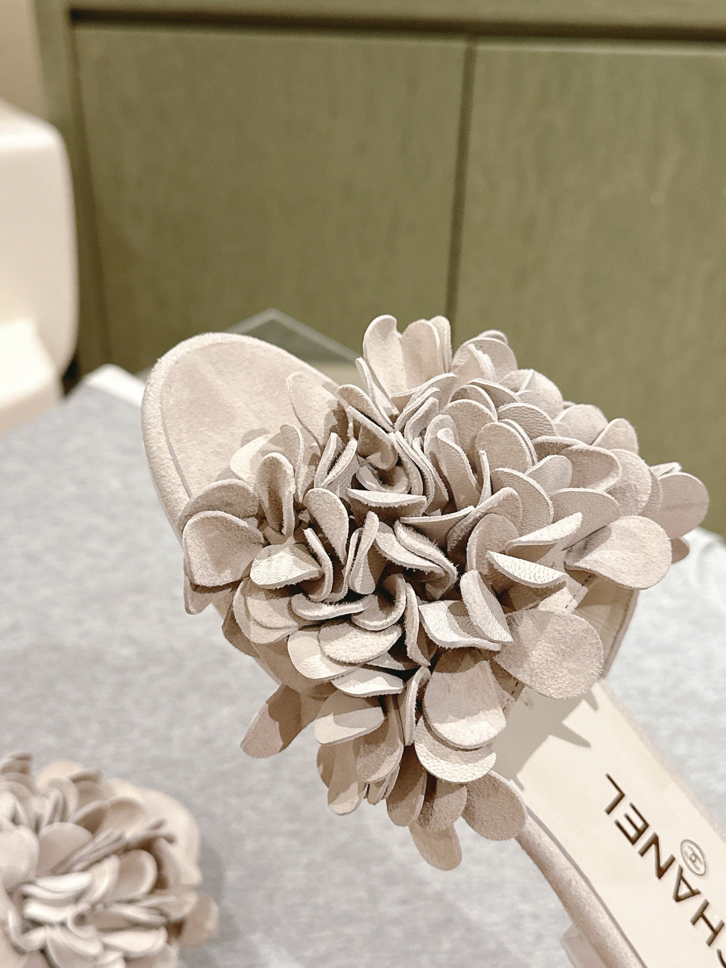 CC Floral Slide Flat Light Taupe Suede Cowhide 454280