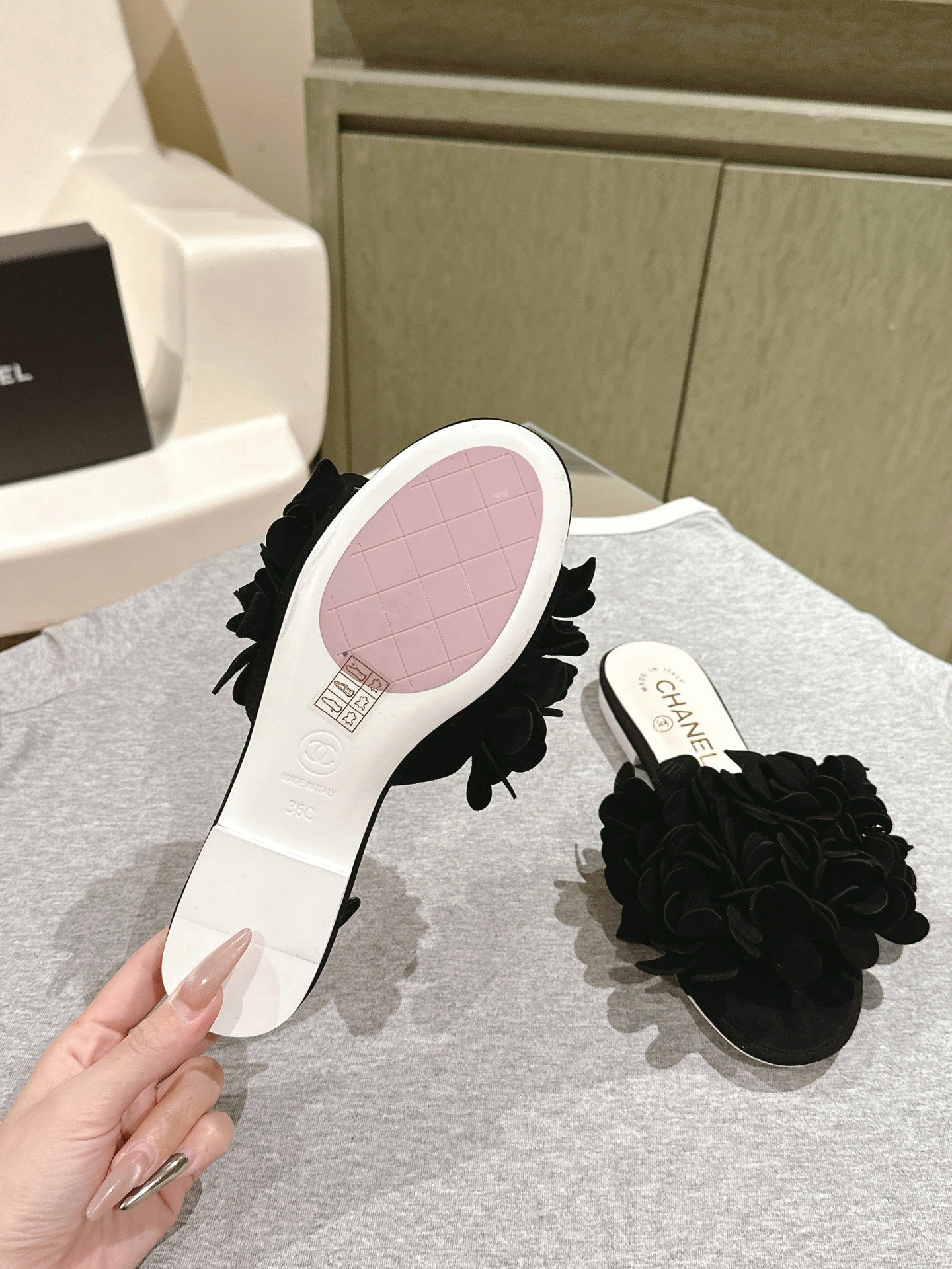 CC Floral Slide Flat Black Suede Cowhide 454282