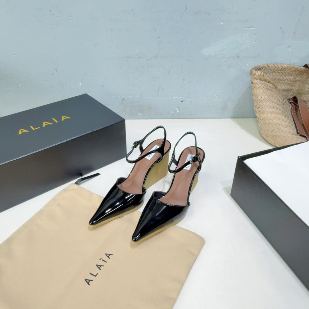Alaia Wedge Pumps 10cm Black Patent Leather 674285
