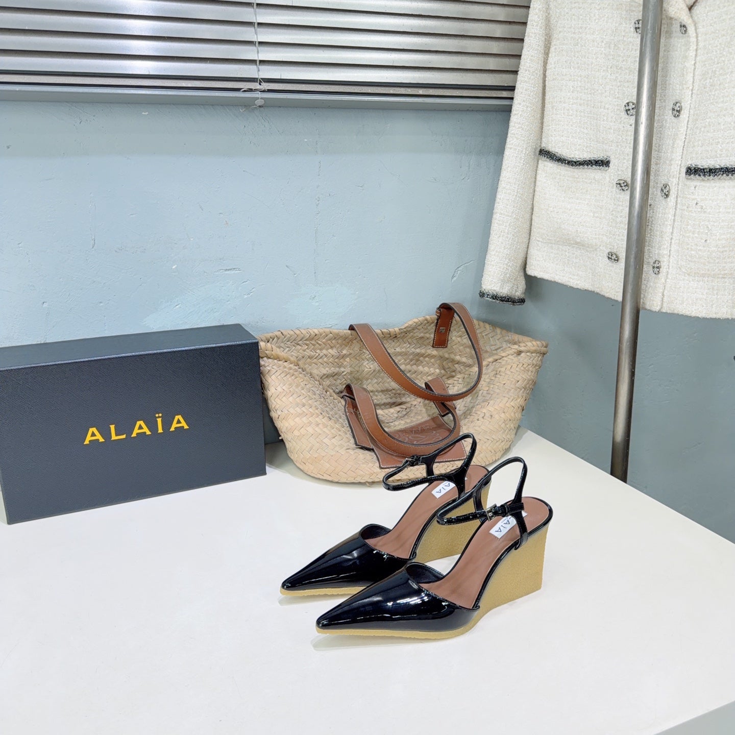 Alaia Wedge Pumps 10cm Black Patent Leather 674285