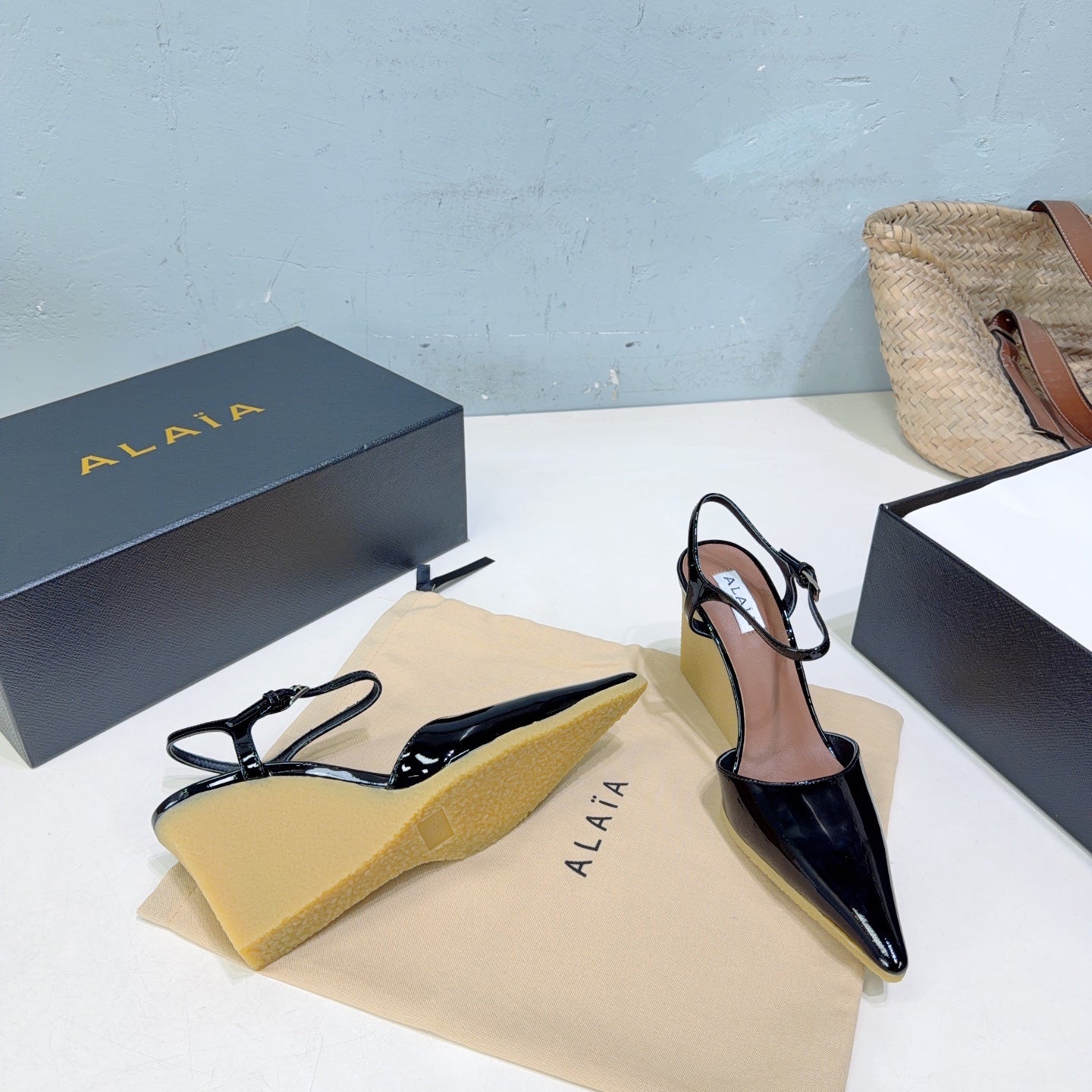 Alaia Wedge Pumps 10cm Black Patent Leather 674285