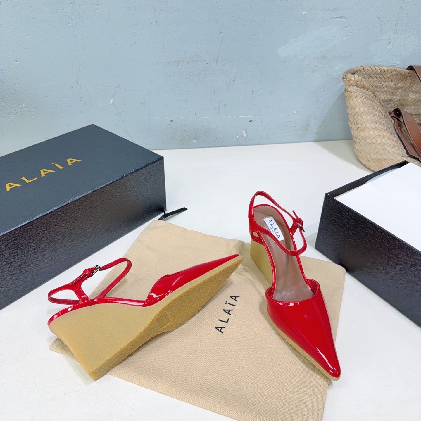 Alaia Wedge Pumps 10cm Beige Patent Leather 674287