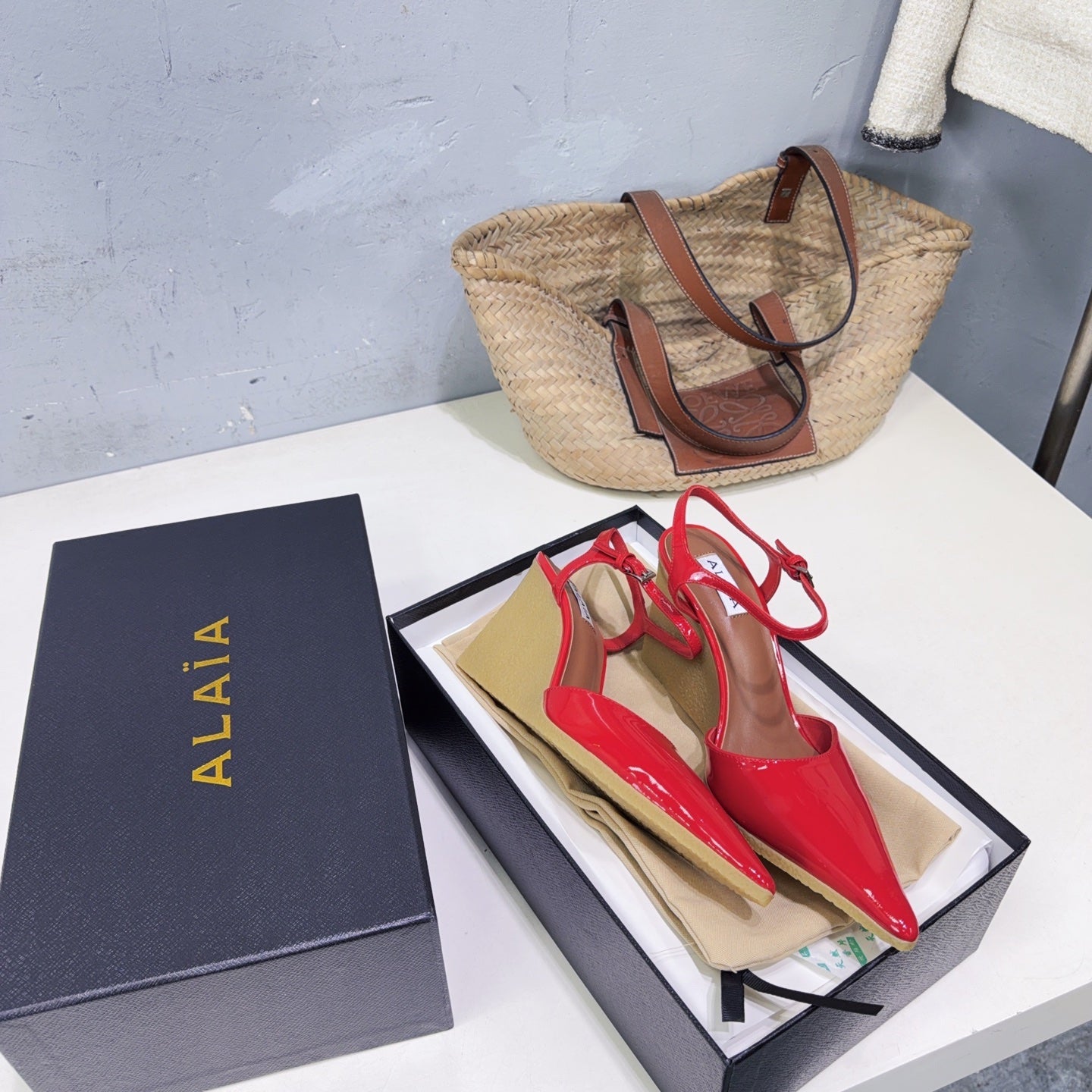 Alaia Wedge Pumps 10cm Beige Patent Leather 674287