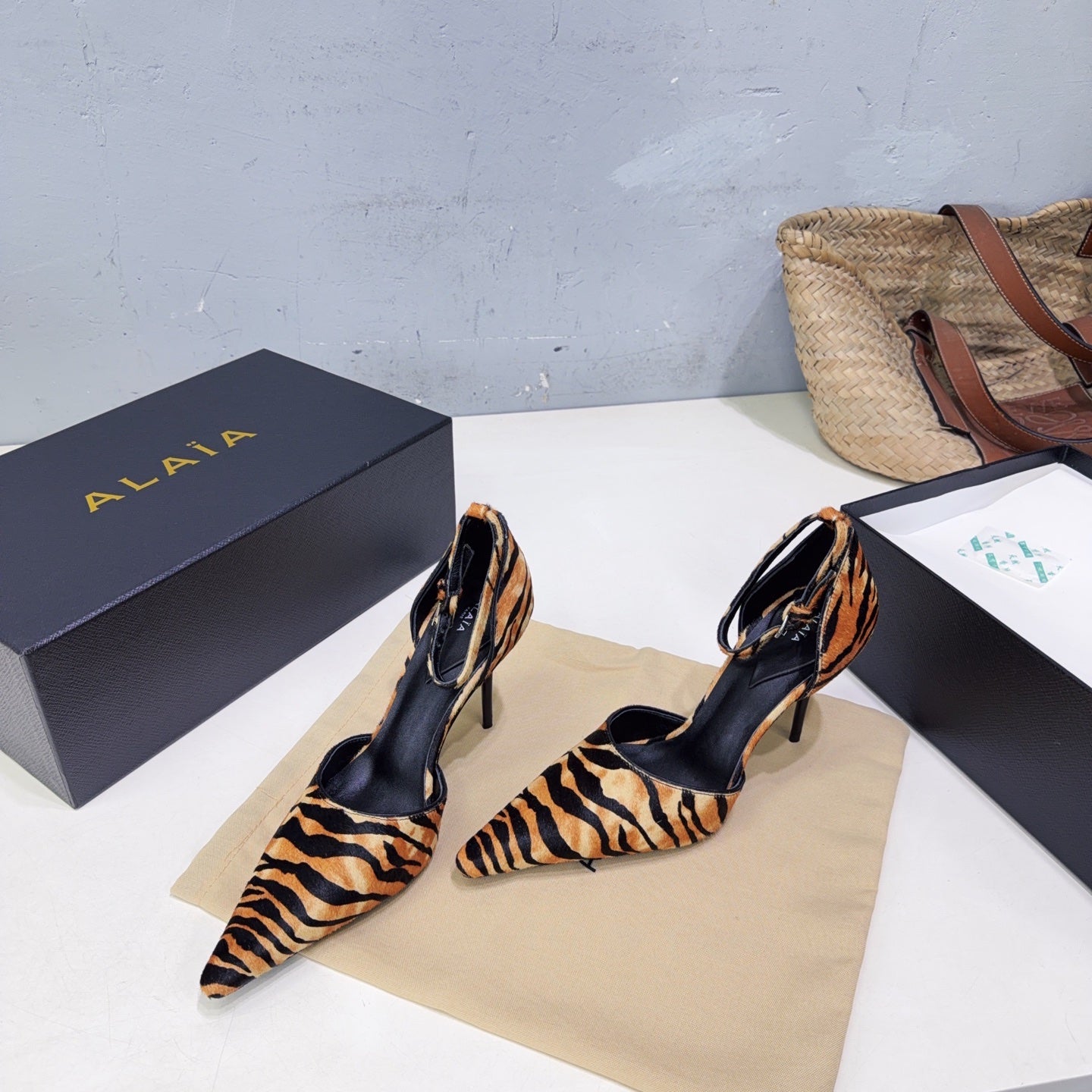 Alaia Drop Pumps 10cm Leopard Printed Suede 674290