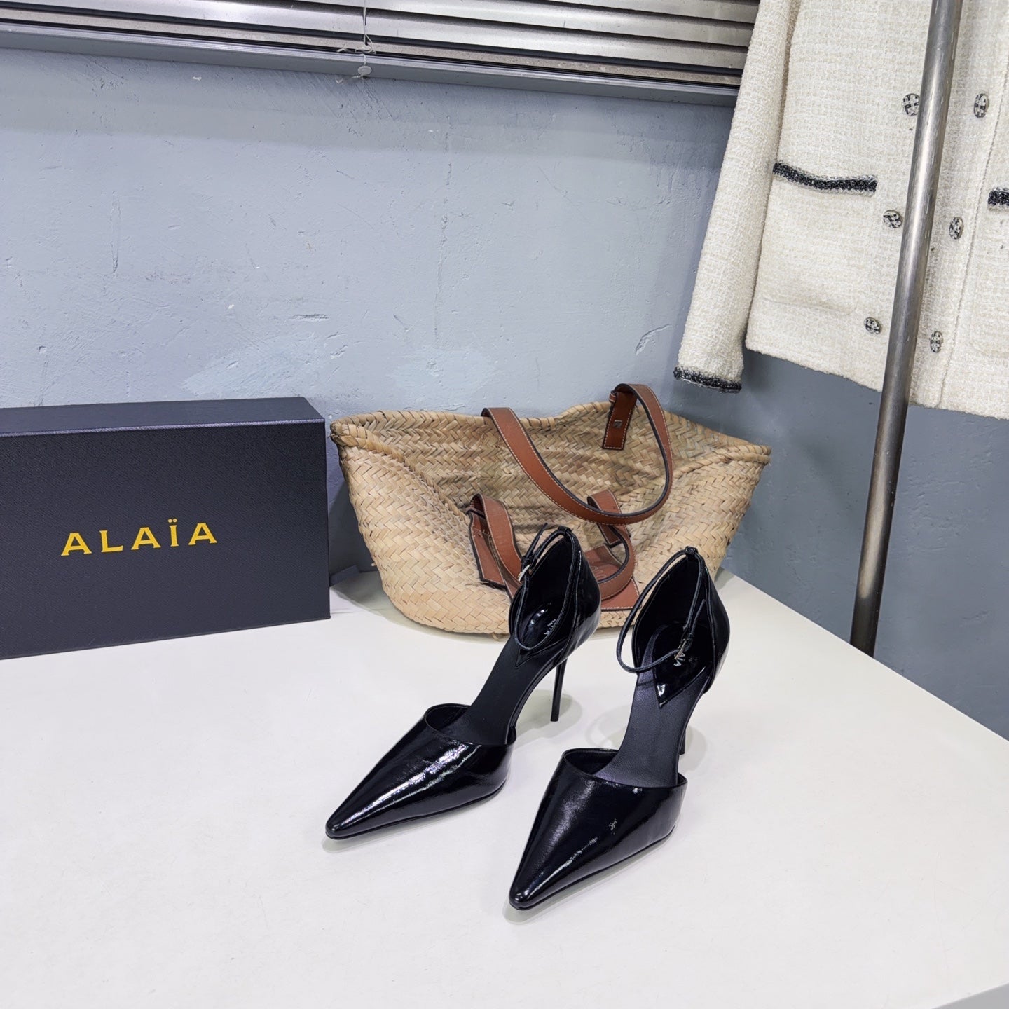 Alaia Drop Pumps 10cm Black Glossy Leather 674291