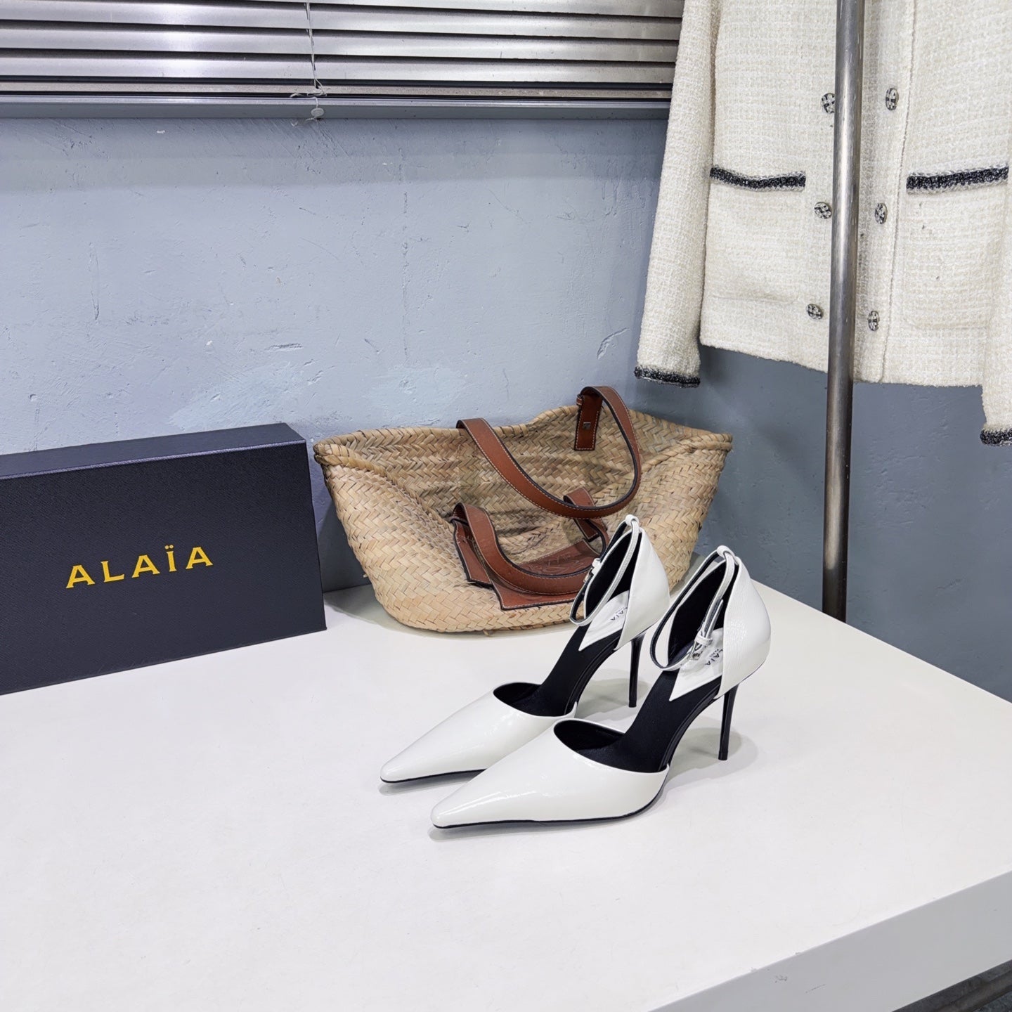 Alaia Drop Pumps 10cm White Glossy Leather 674294