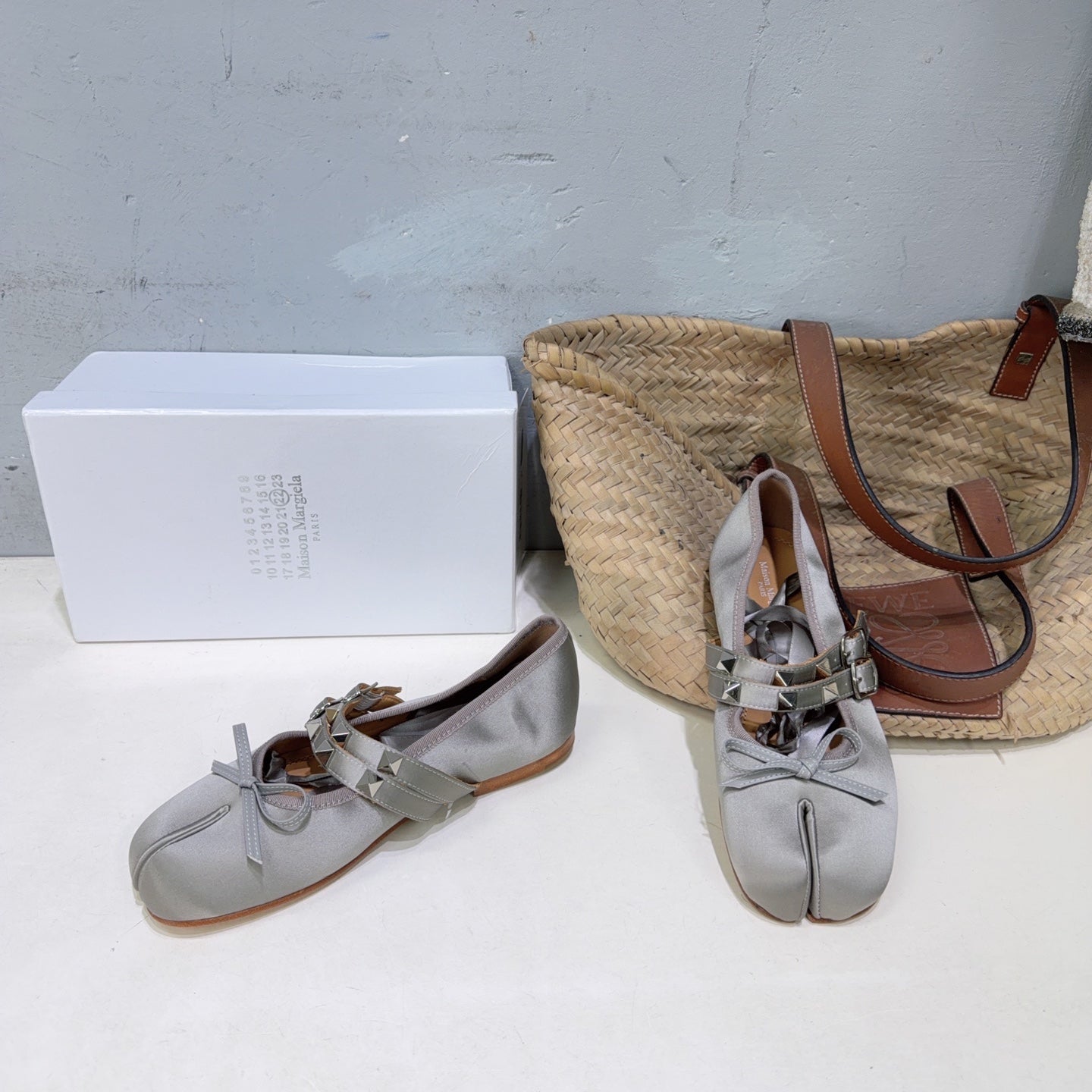 MM6 Strappy Split-Toe Ballerina Grey Satin 893691