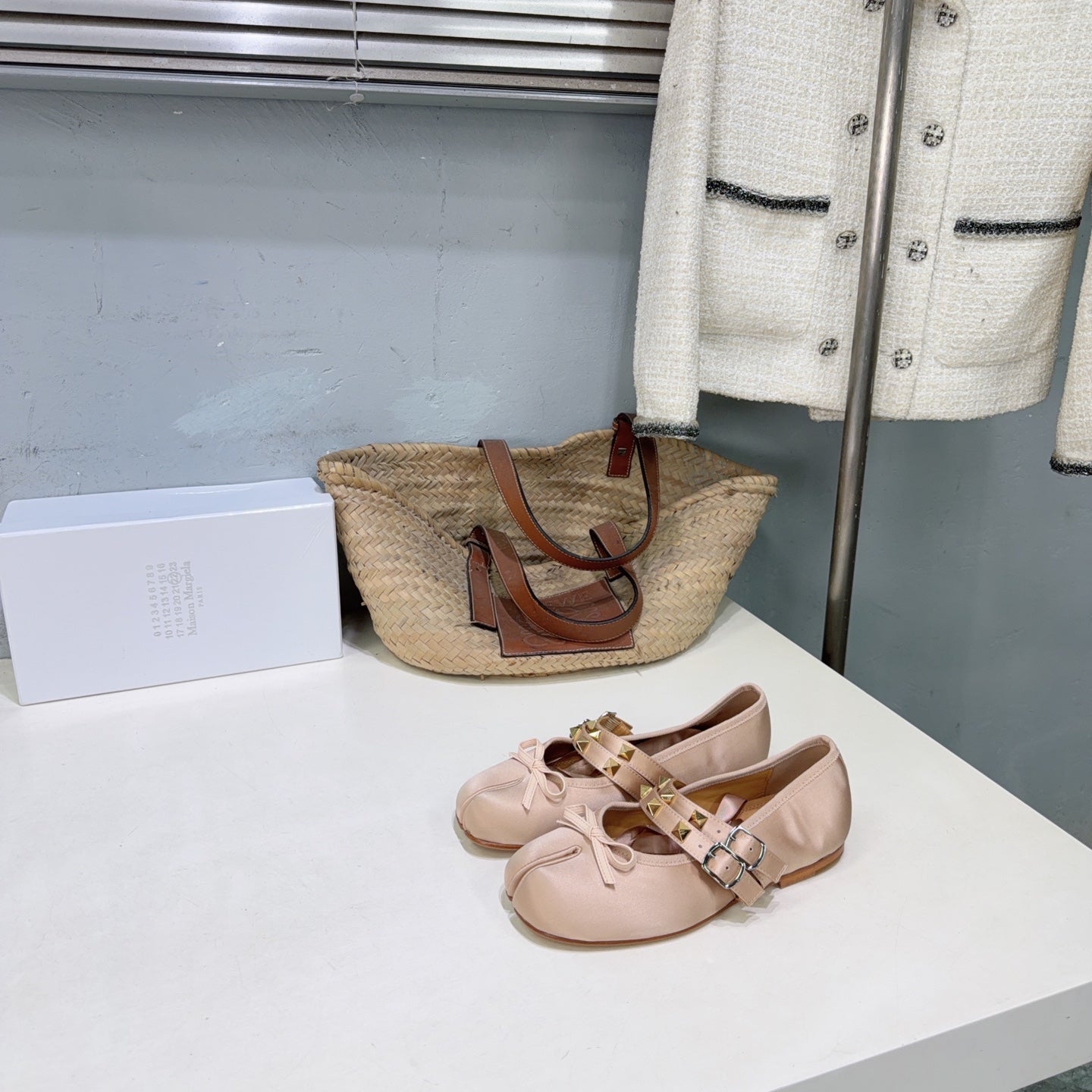MM6 Strappy Split-Toe Ballerina Beige Satin 893692