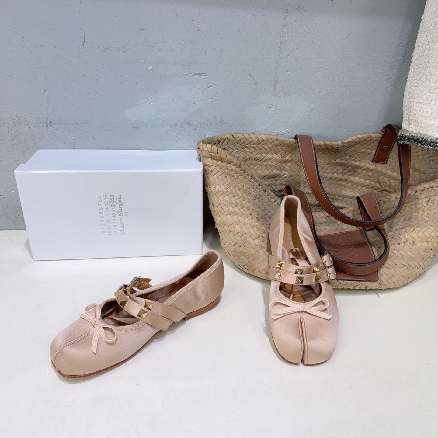MM6 Strappy Split-Toe Ballerina Beige Satin 893692