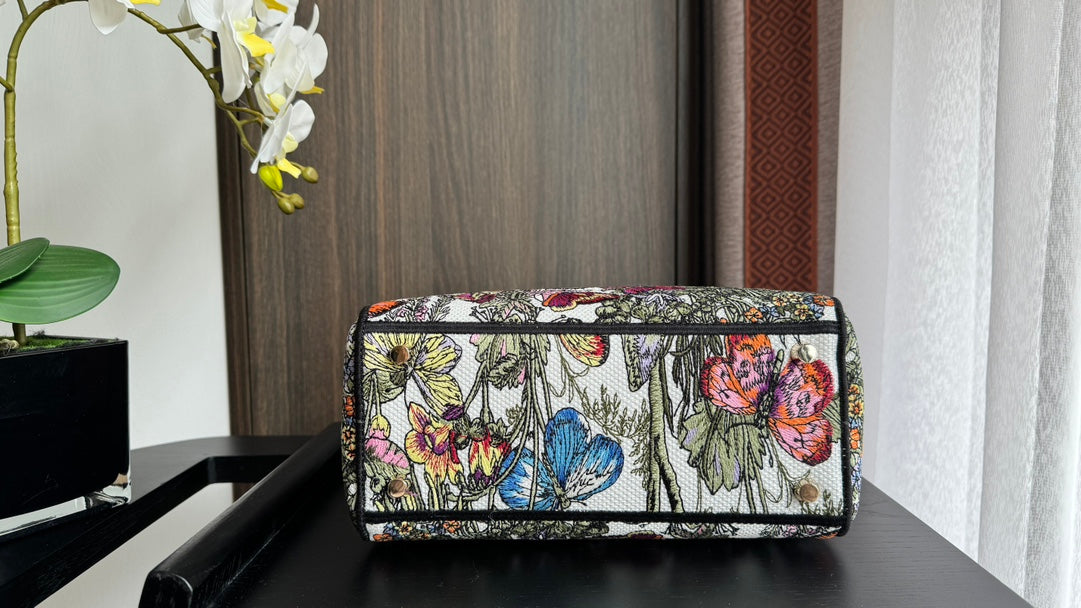 medium lady 24 black pink flower embroidery