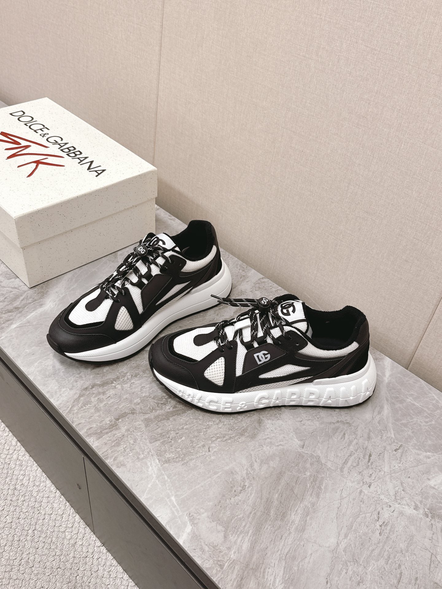 DC Chunky Sneakers White Black Cowhide & Mesh Lining 339126