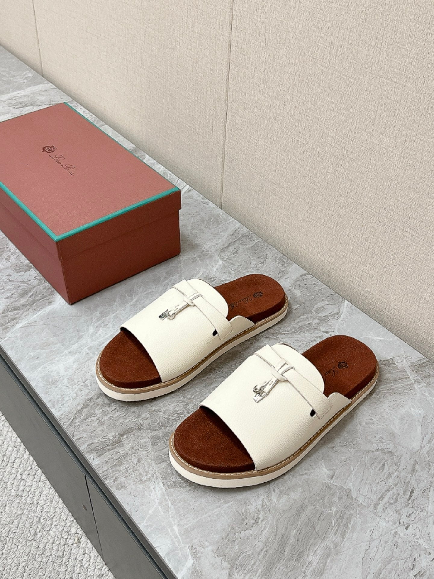 LP 26s Men’s Lock Mule Slides In Cream White Calfskin Silver Hardware