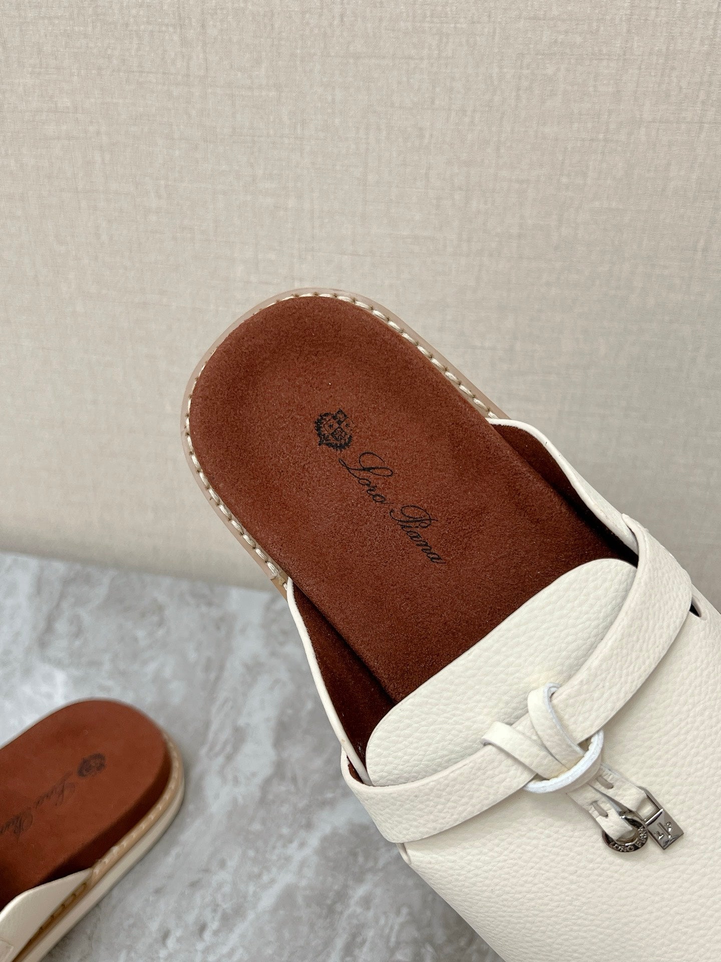 LP 26s Men’s Lock Mule Slides In Cream White Calfskin Silver Hardware