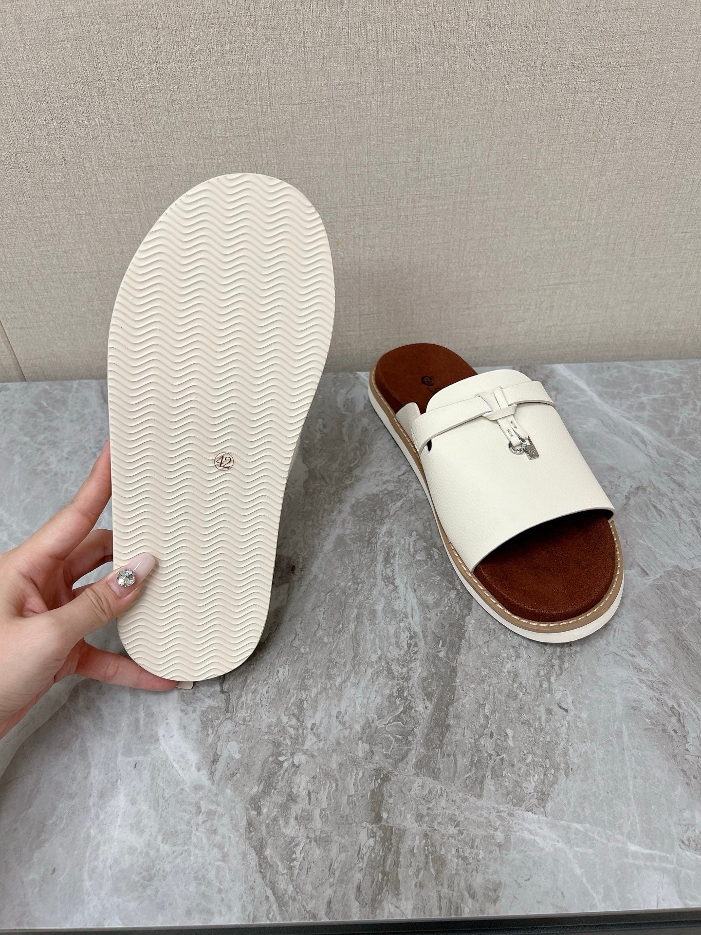 LP 26s Men’s Lock Mule Slides In Cream White Calfskin Silver Hardware
