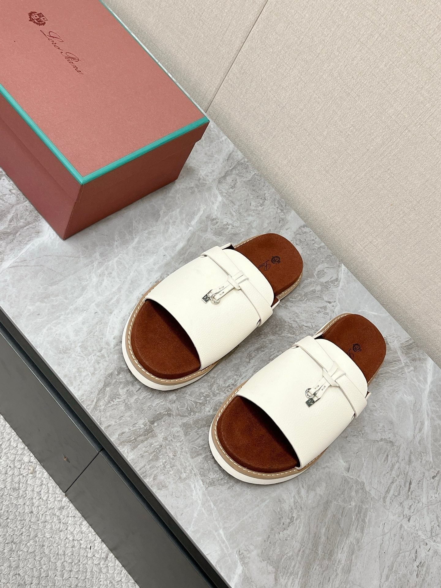LP 26s Men’s Lock Mule Slides In Cream White Calfskin Silver Hardware