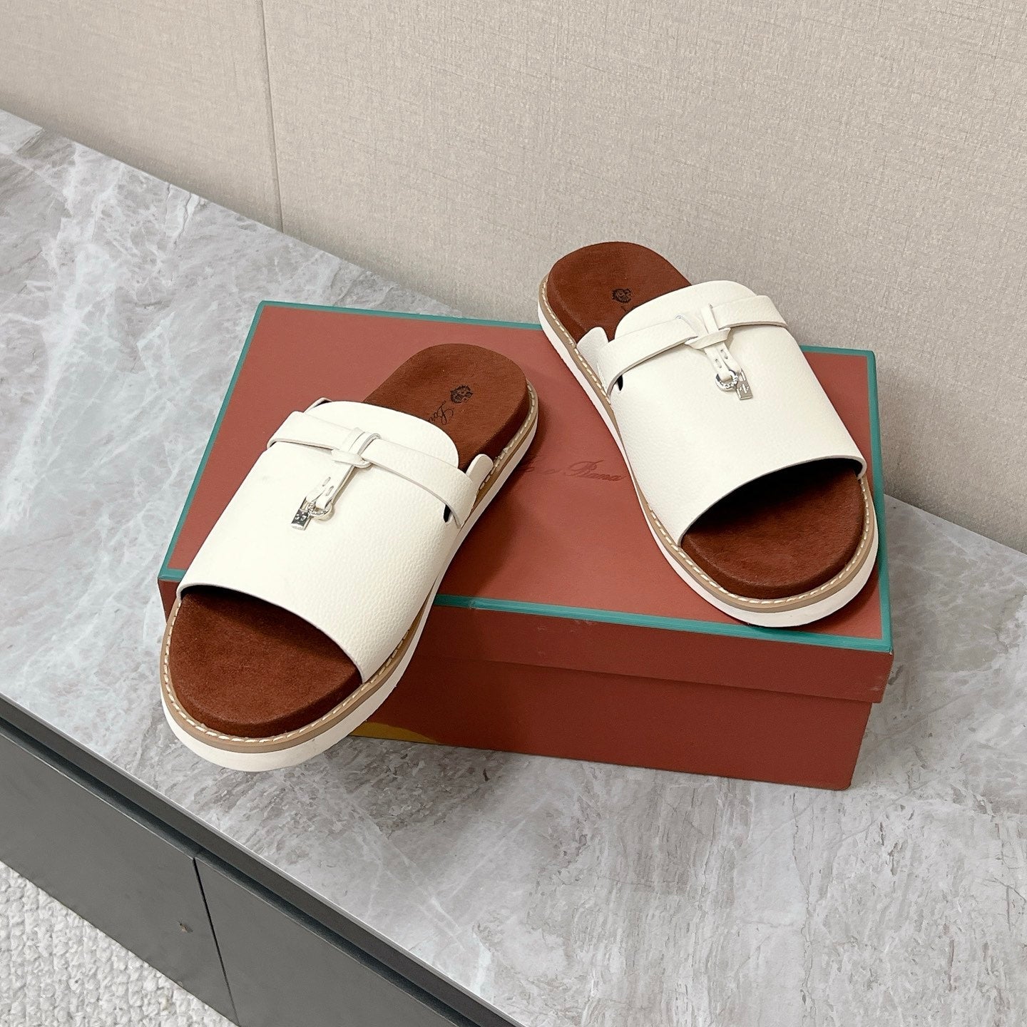 LP 26s Men’s Lock Mule Slides In Cream White Calfskin Silver Hardware