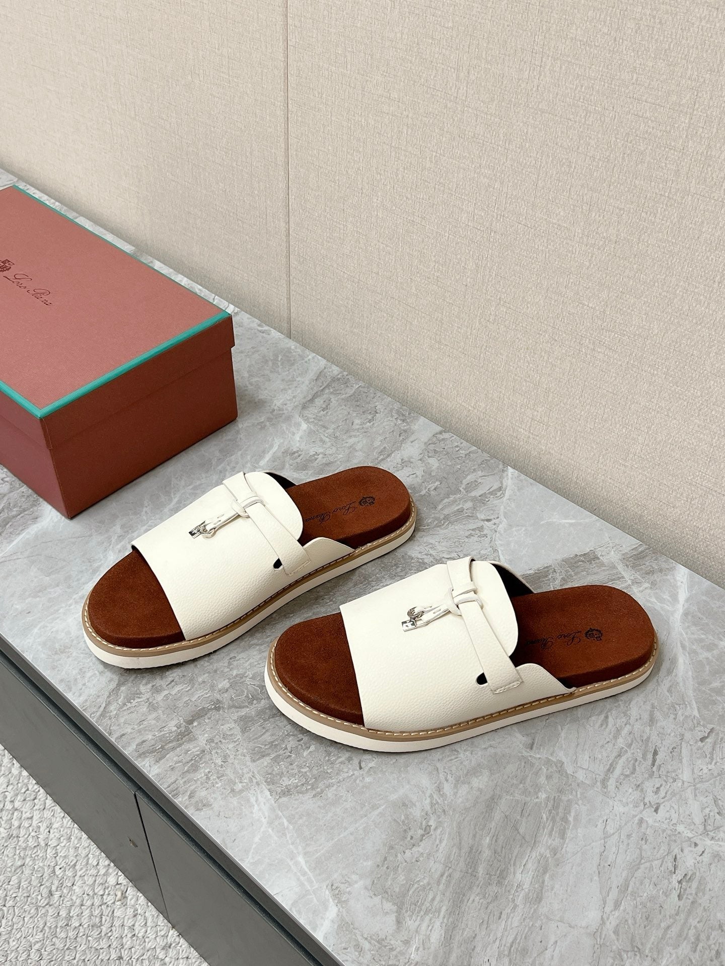 LP 26s Men’s Lock Mule Slides In Cream White Calfskin Silver Hardware