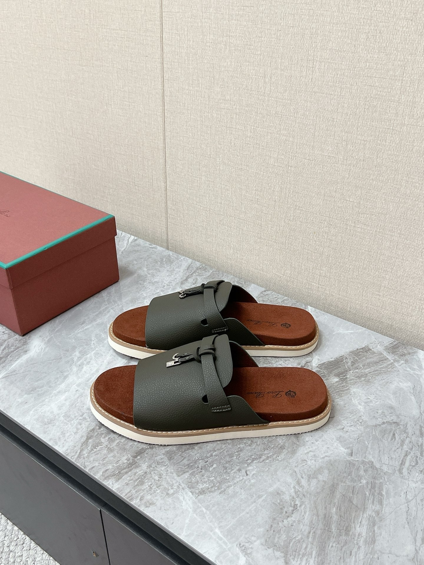 LP 26s Men’s Lock Mule Slides In Olive Green Calfskin Silver Hardware