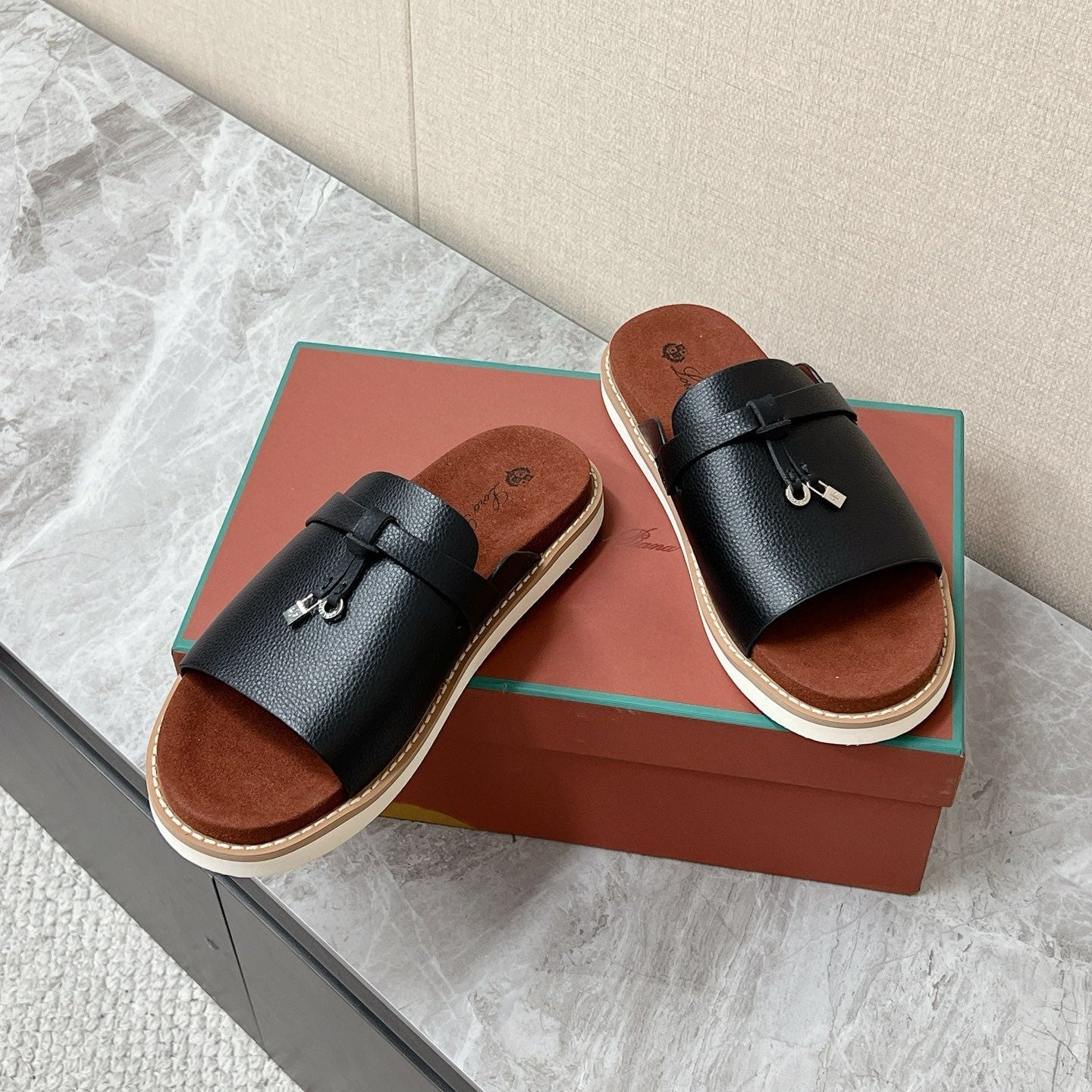 LP 26s Men’s Lock Mule Slides In Black Grained Calfskin Silver Hardware