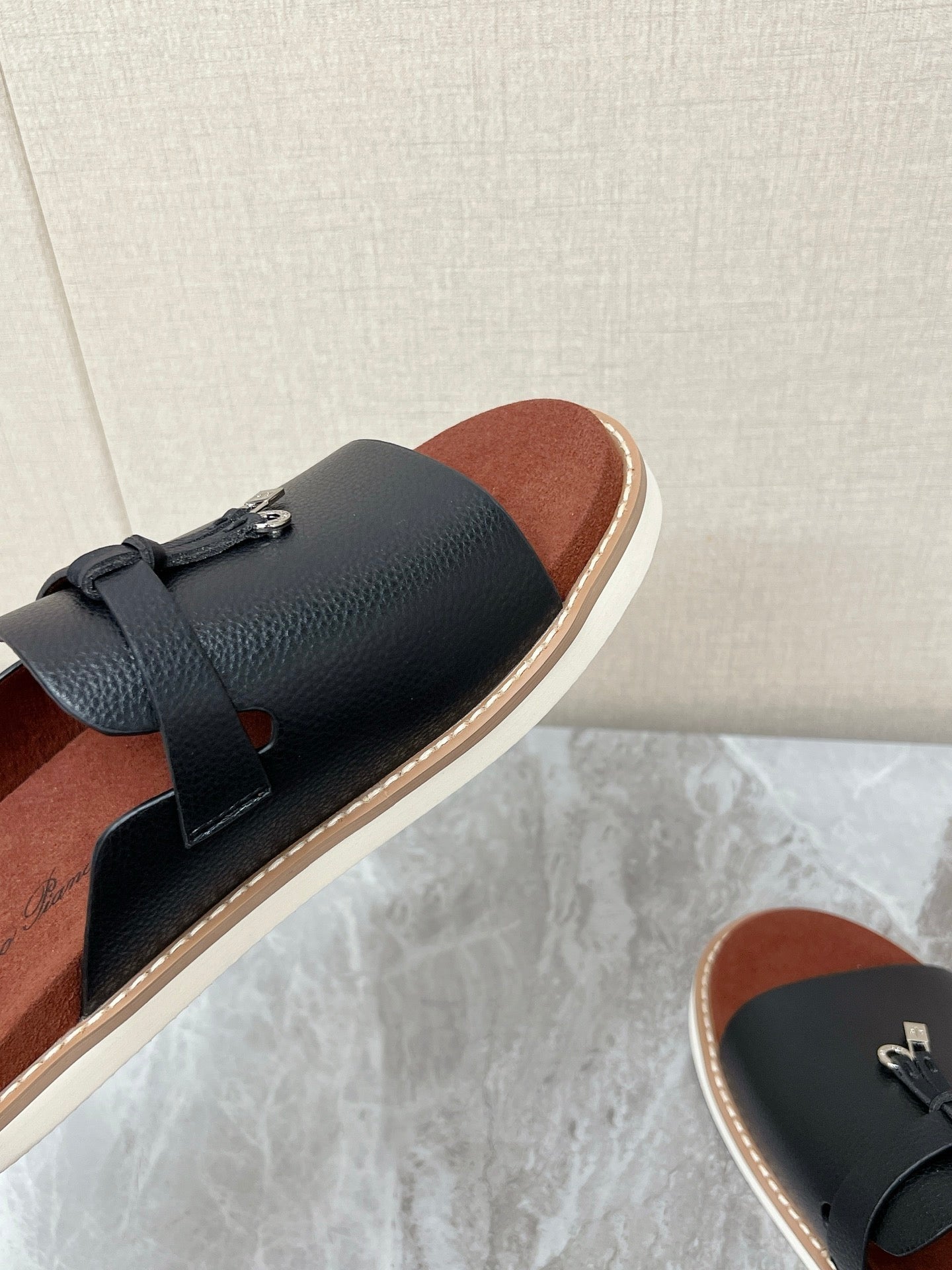 LP 26s Men’s Lock Mule Slides In Black Grained Calfskin Silver Hardware