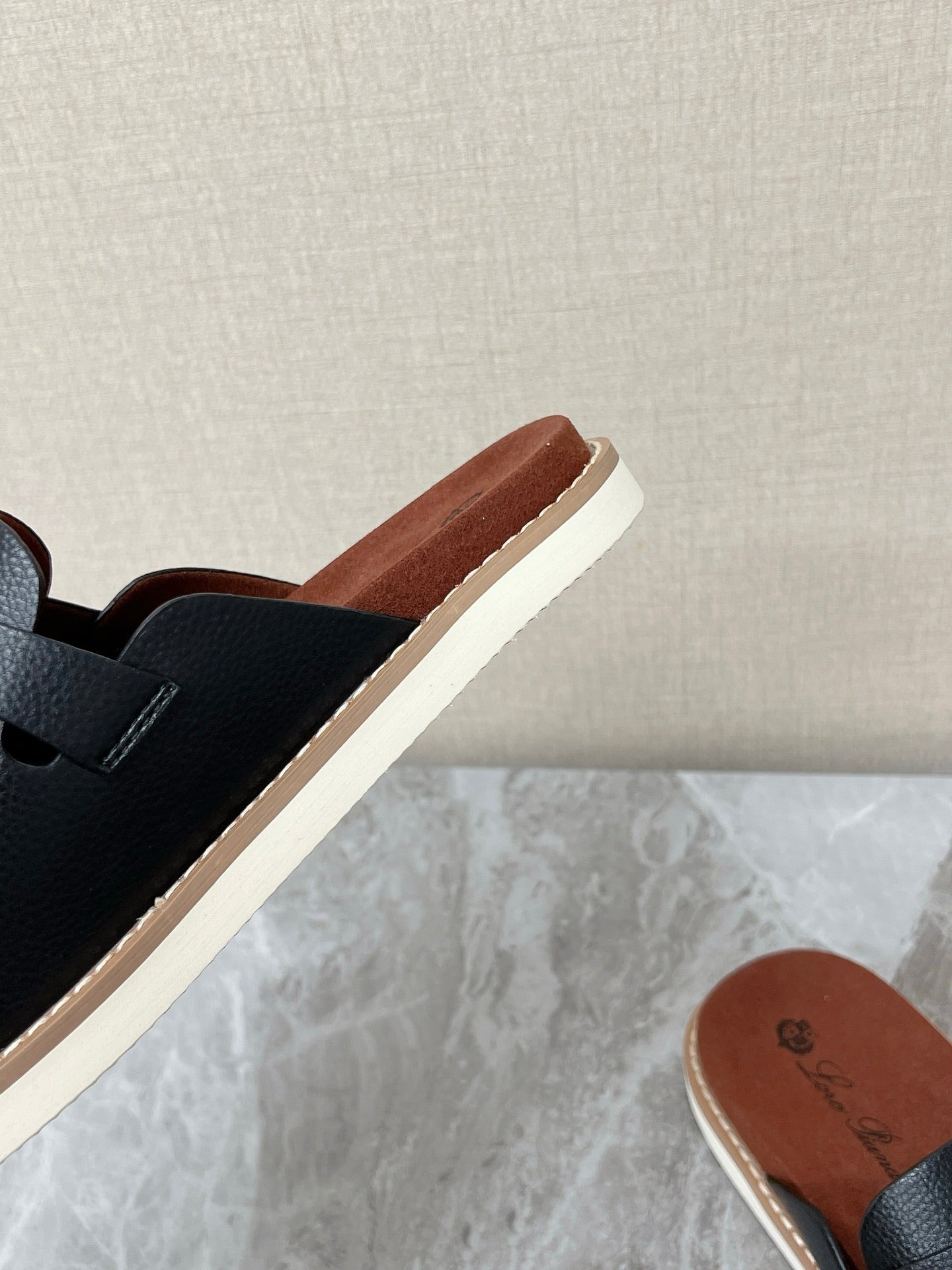 LP 26s Men’s Lock Mule Slides In Black Grained Calfskin Silver Hardware