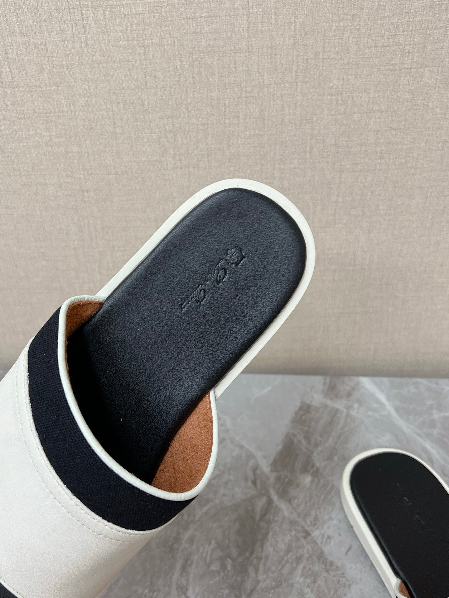 LP 26s Men’s Cutout Slides In Black Calfskin