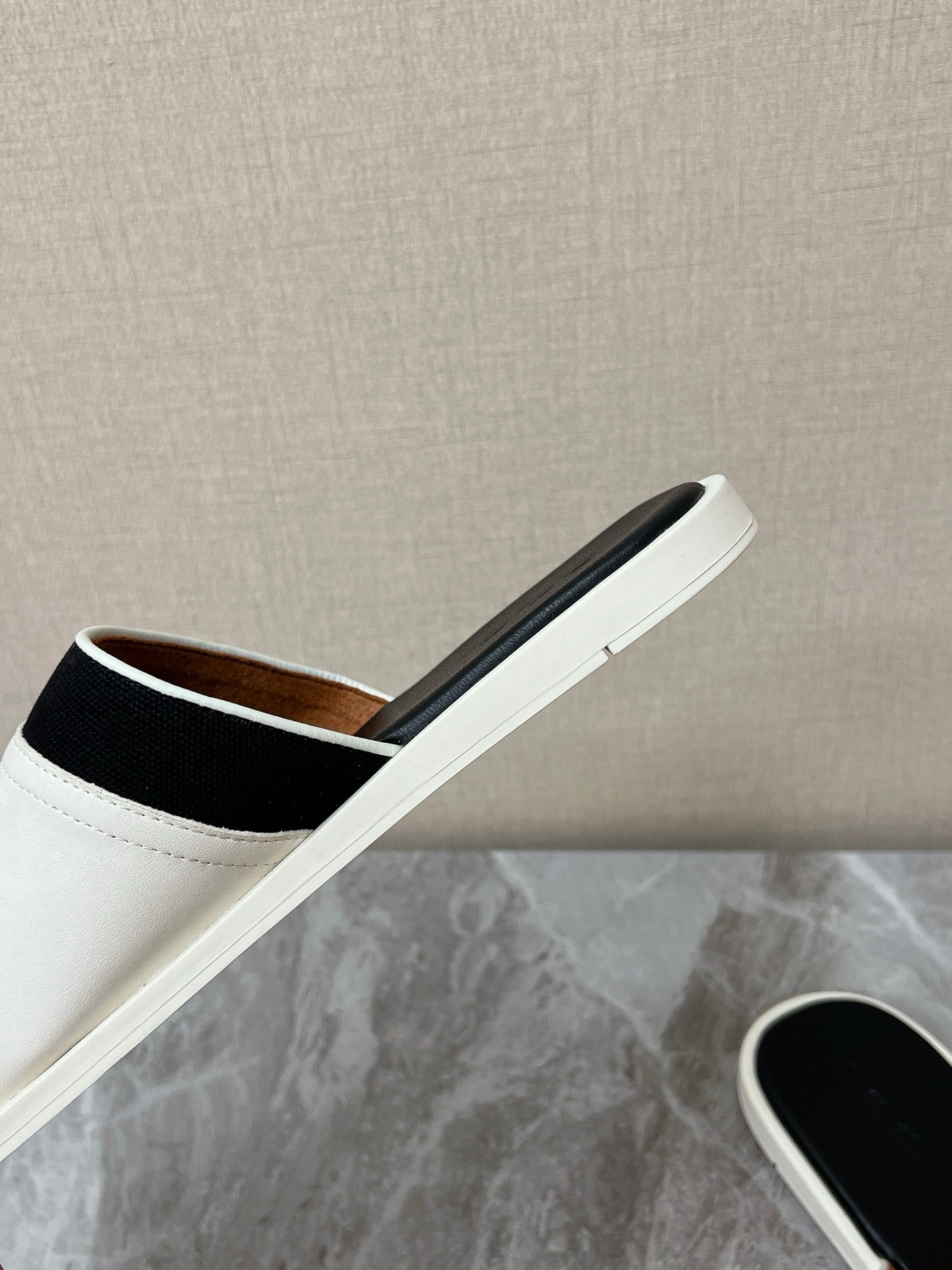 LP 26s Men’s Cutout Slides In Black Calfskin