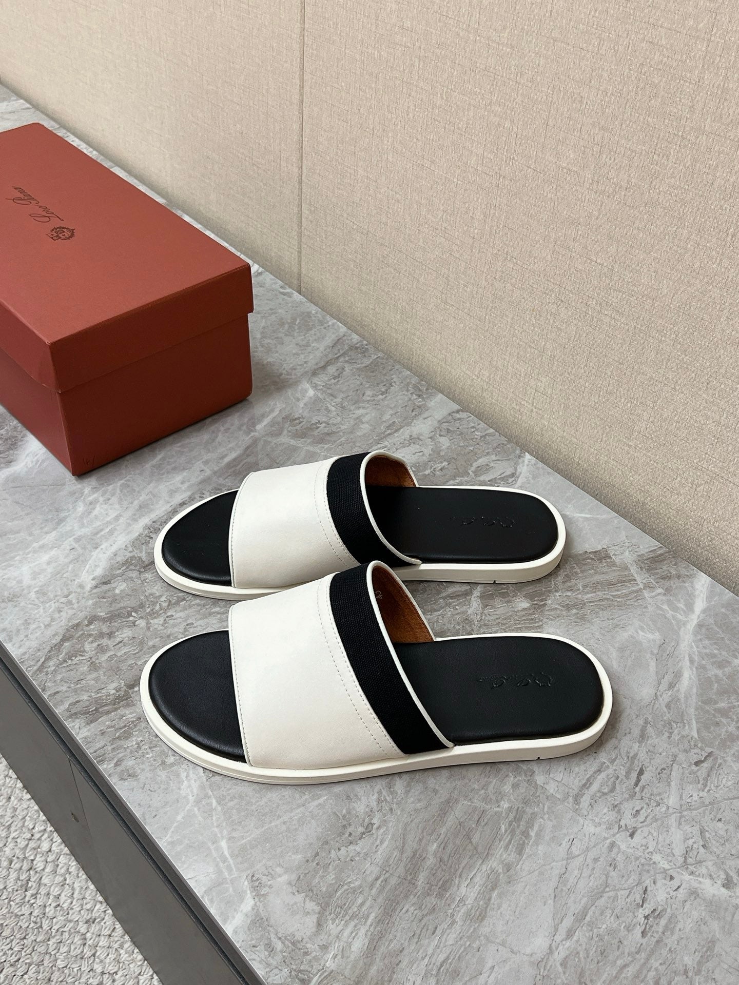 LP 26s Men’s Cutout Slides In Black Calfskin