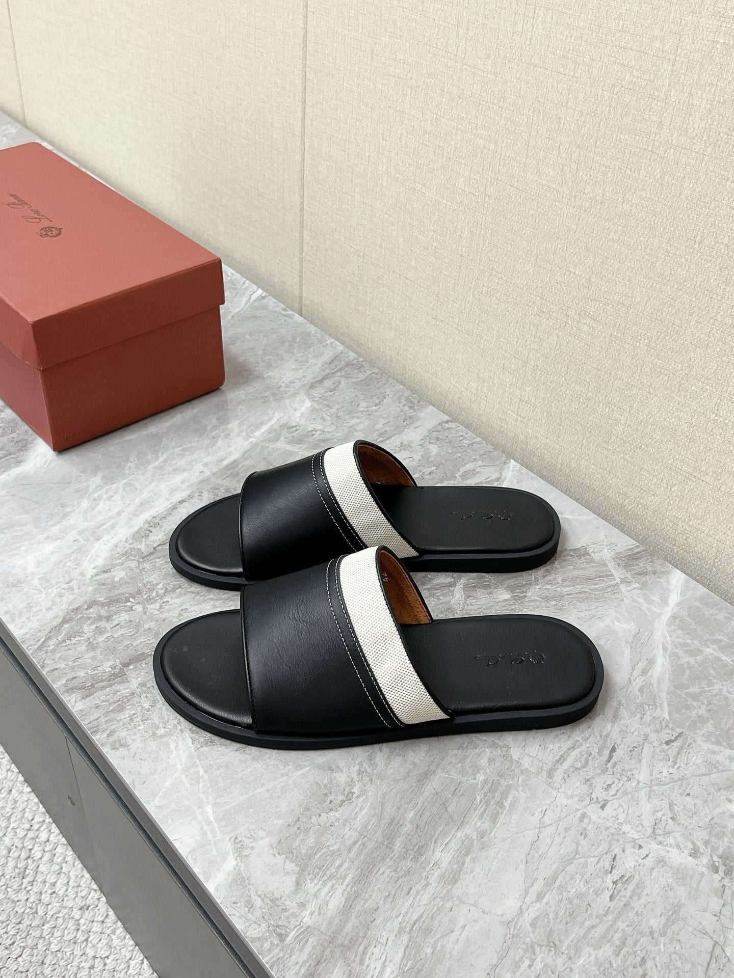 LP 26s Men’s Slides Sandal In Black Calfskin And Ivory White Canvas