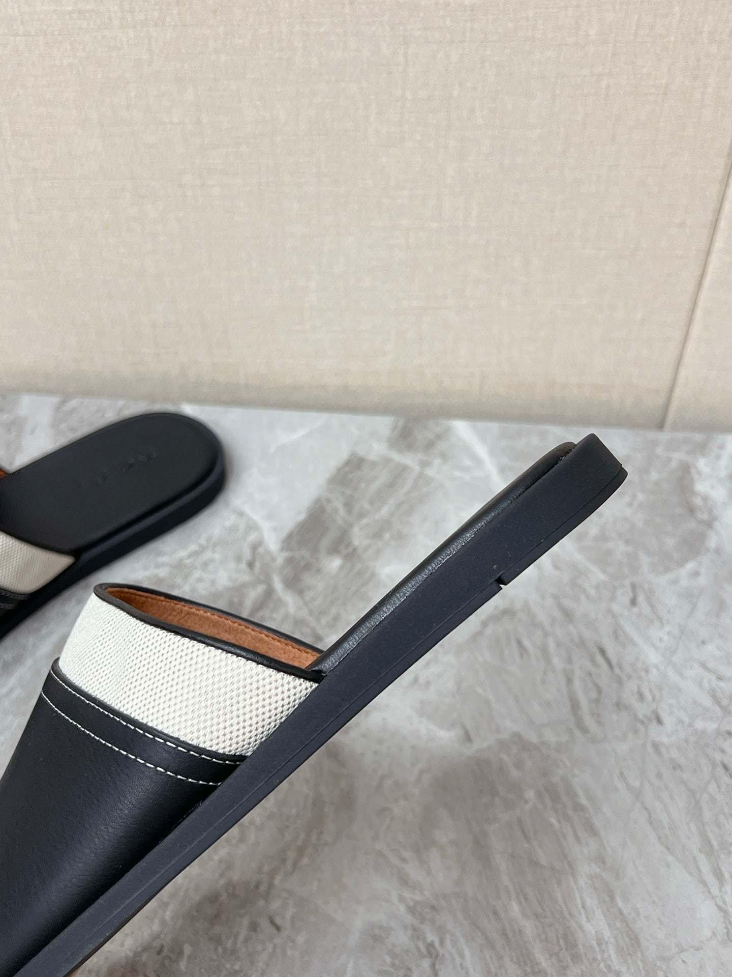 LP 26s Men’s Slides Sandal In Black Calfskin And Ivory White Canvas