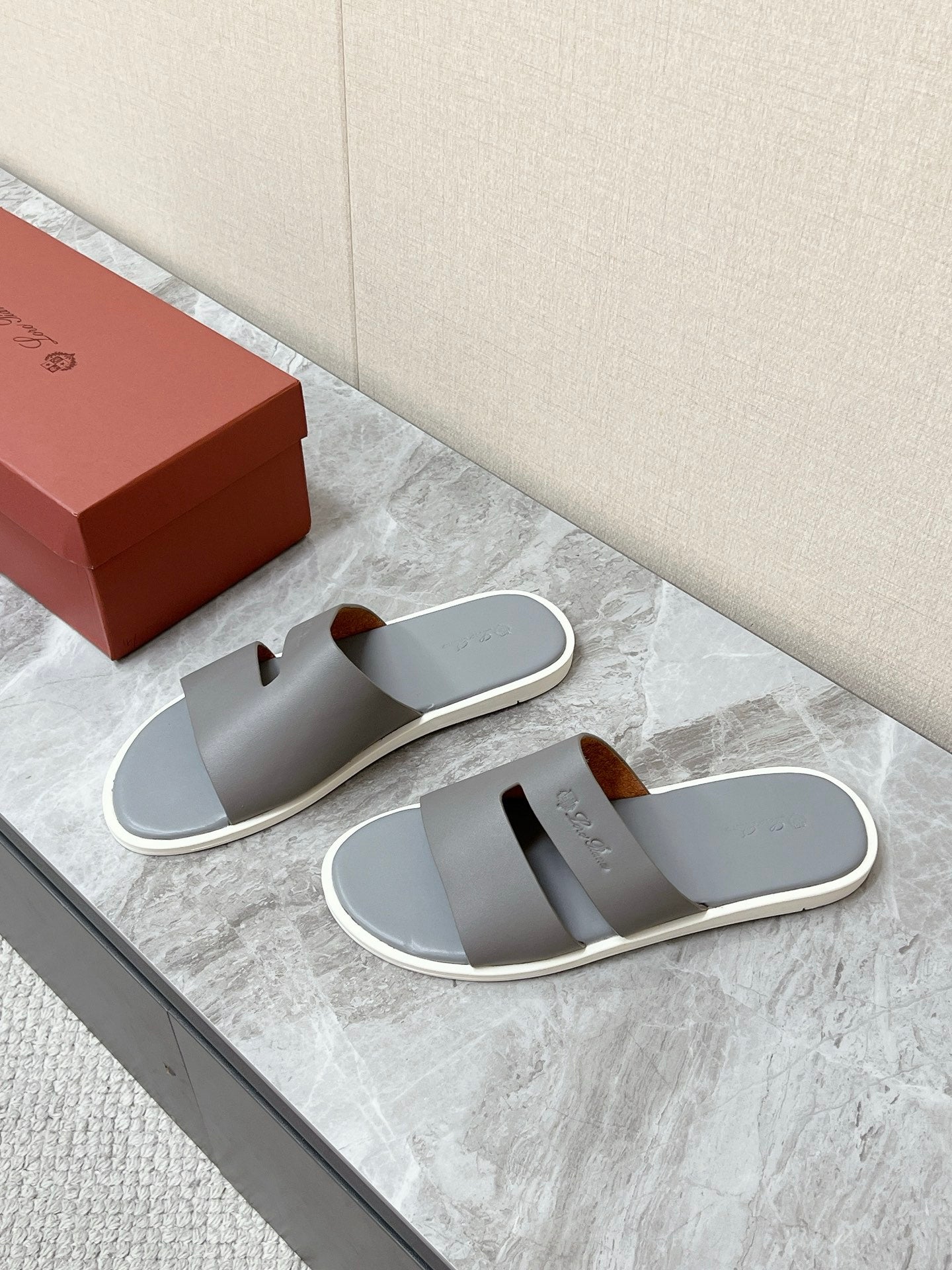 LP 26s Men’s Classic H-Cut Slides In Grey Calfskin