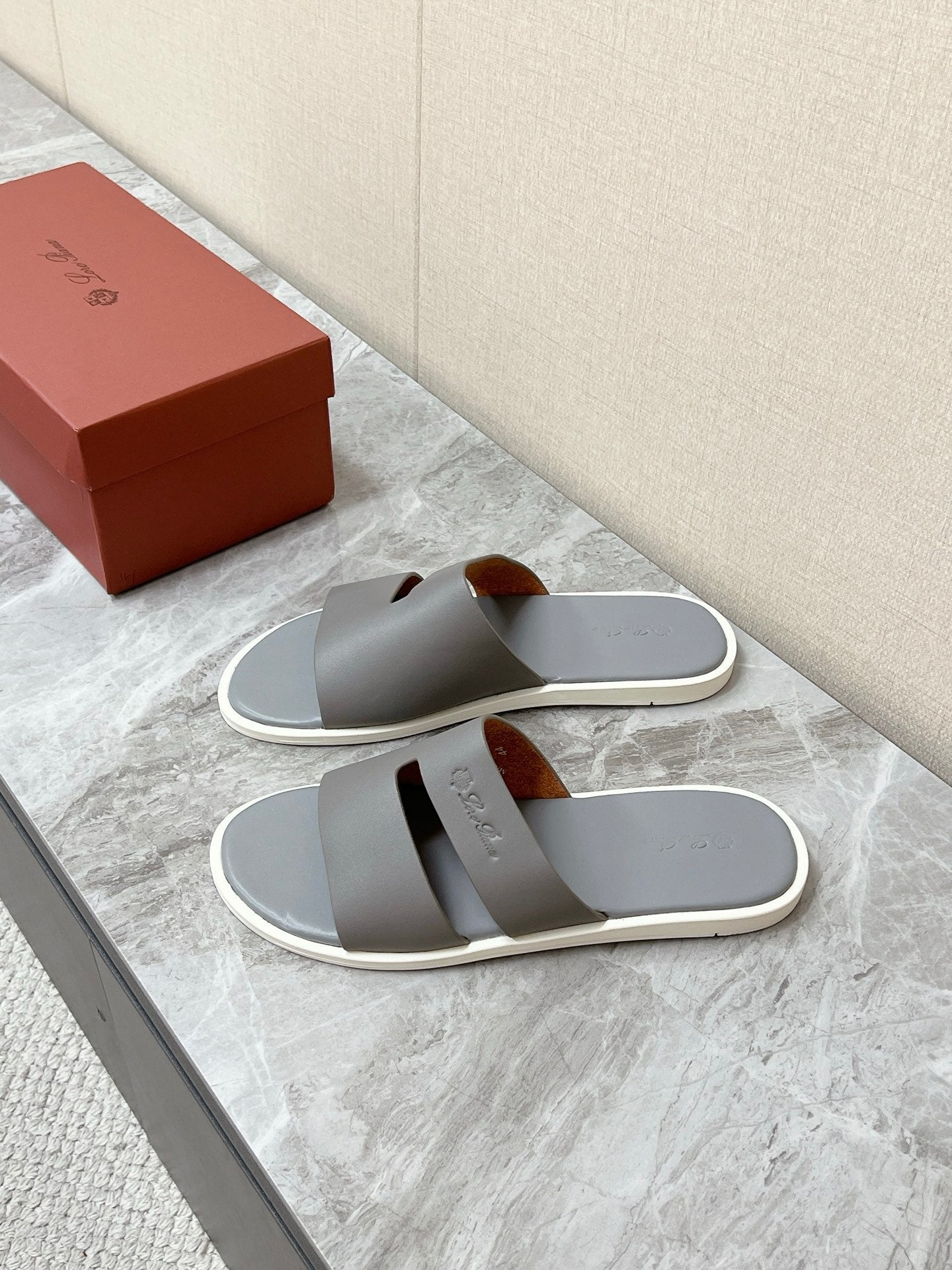 LP 26s Men’s Classic H-Cut Slides In Grey Calfskin