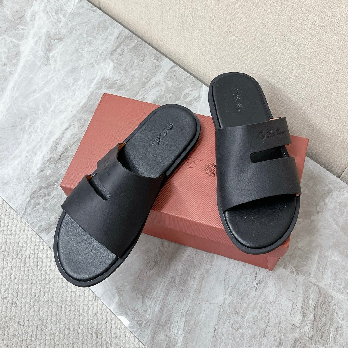 LP 26s Men’s Classic H-Cut Slides In Black Calfskin