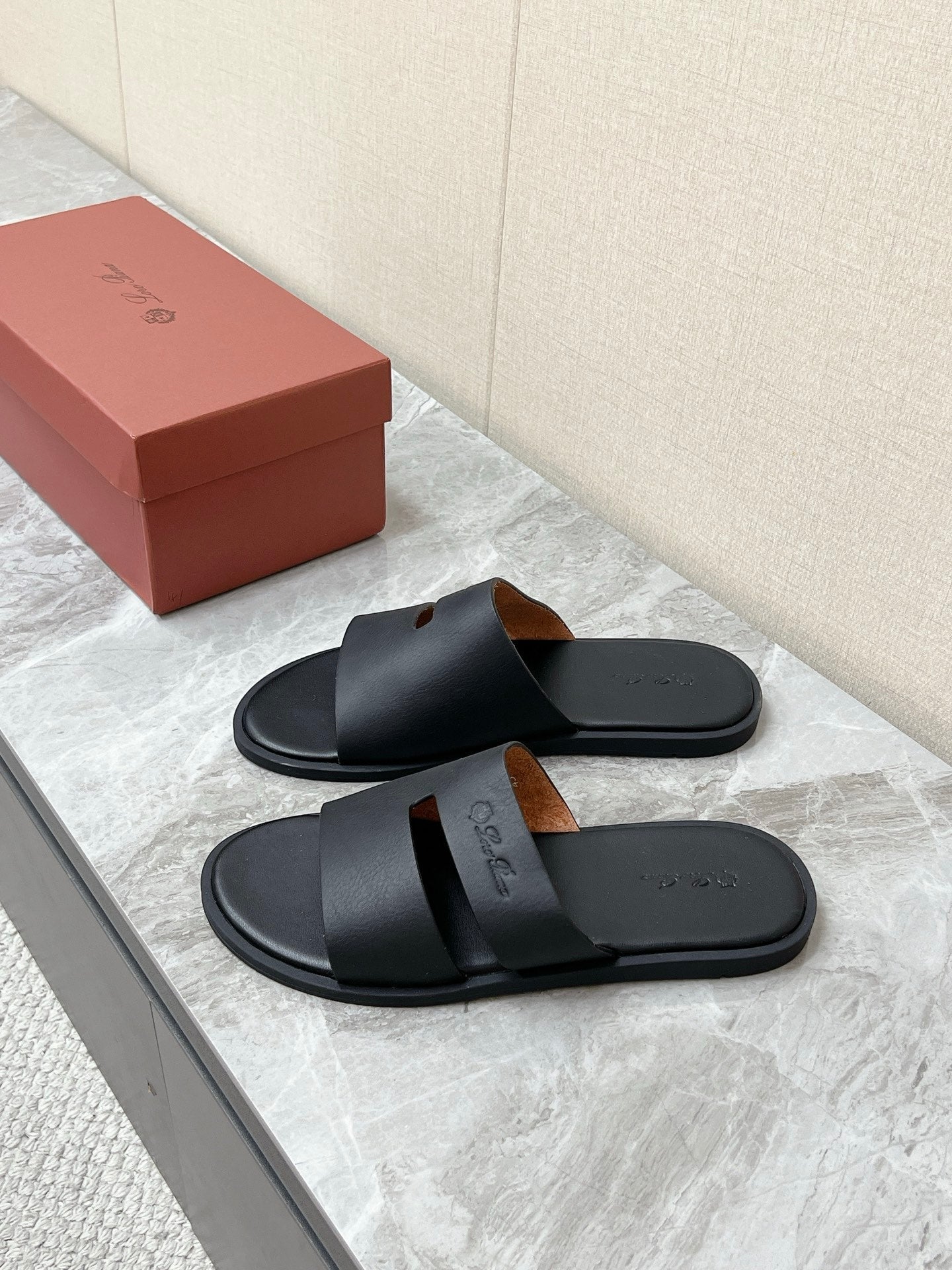 LP 26s Men’s Classic H-Cut Slides In Black Calfskin