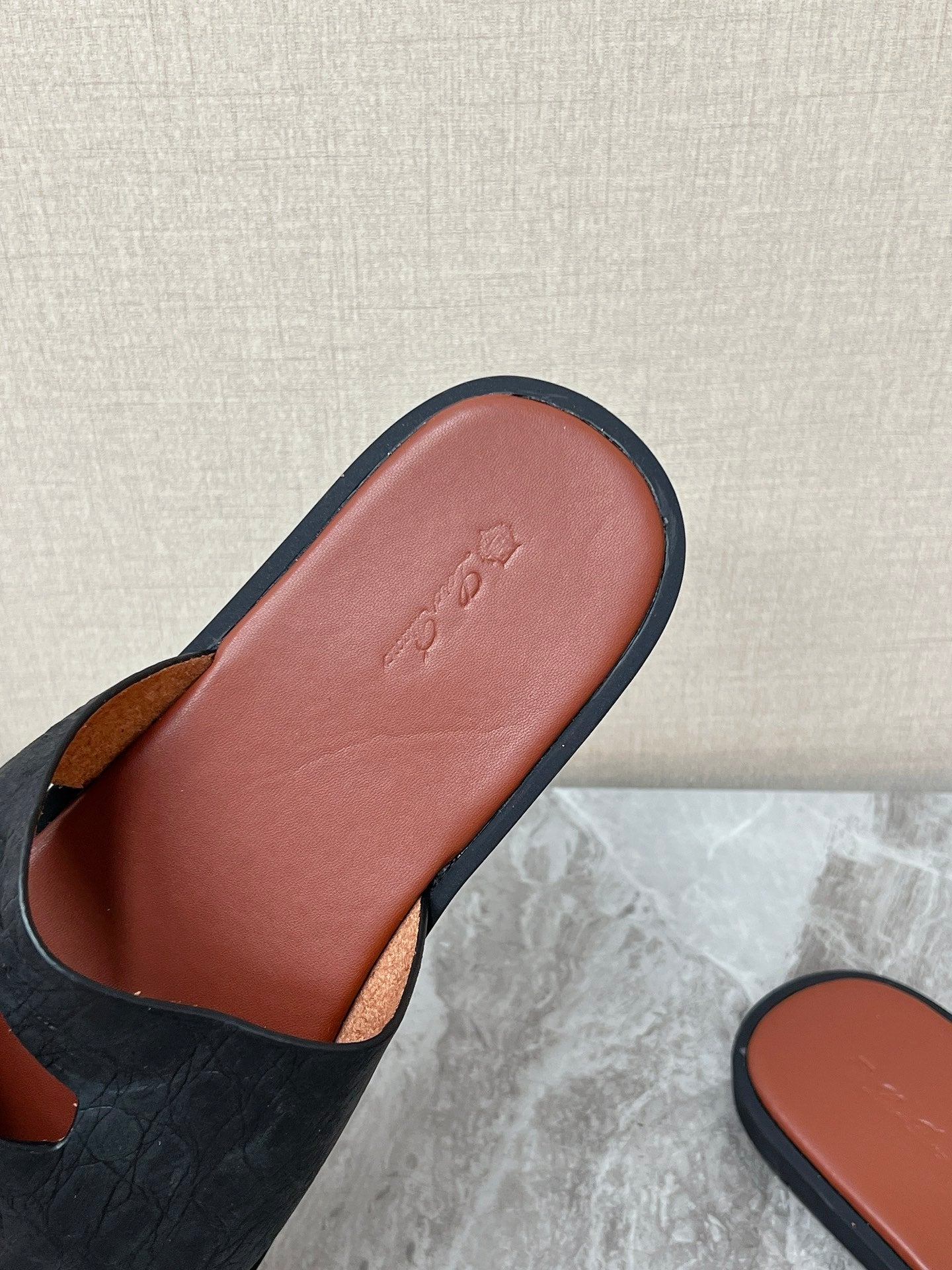 LP 26s Men’s Classic H-Cut Slides In Black Grained Calfskin