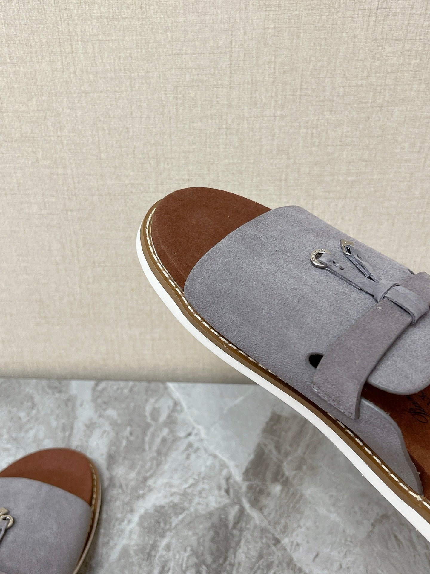 LP 26s Men’s Lock Charm Slides In Grey Suede Silver Hardware