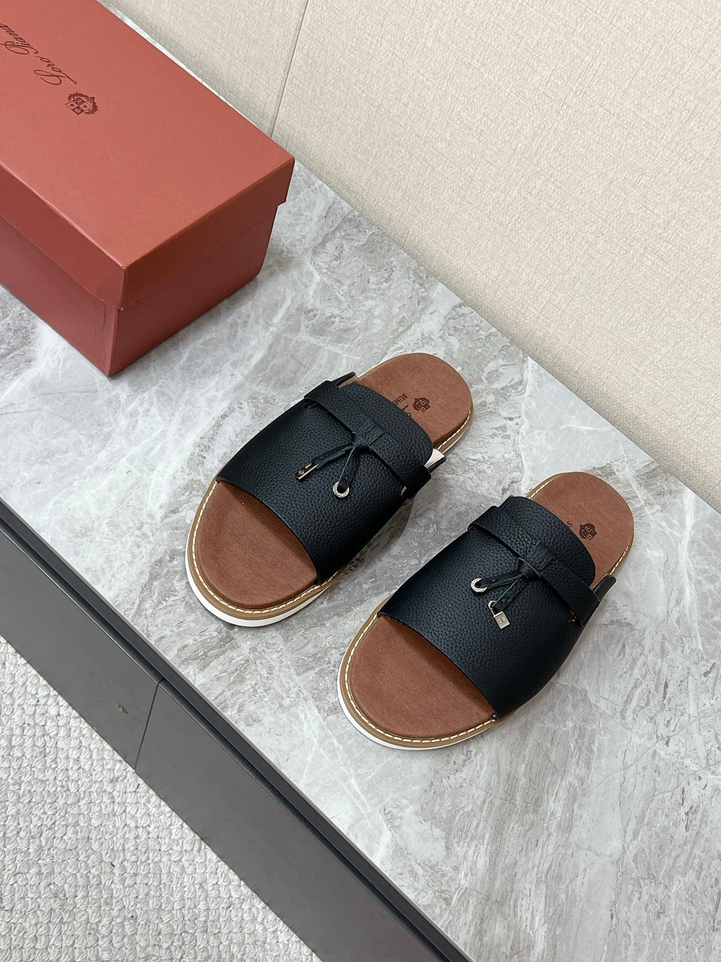 LP 26s Men’s Lock Charm Slides In Black Calfskin Silver Hardware