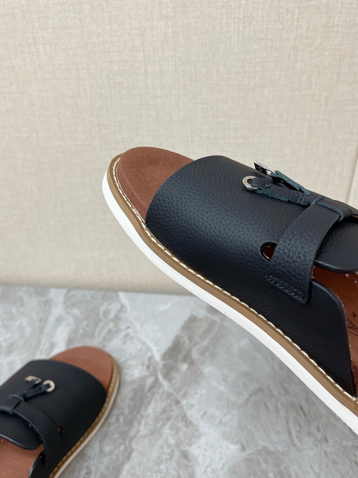 LP 26s Men’s Lock Charm Slides In Black Calfskin Silver Hardware