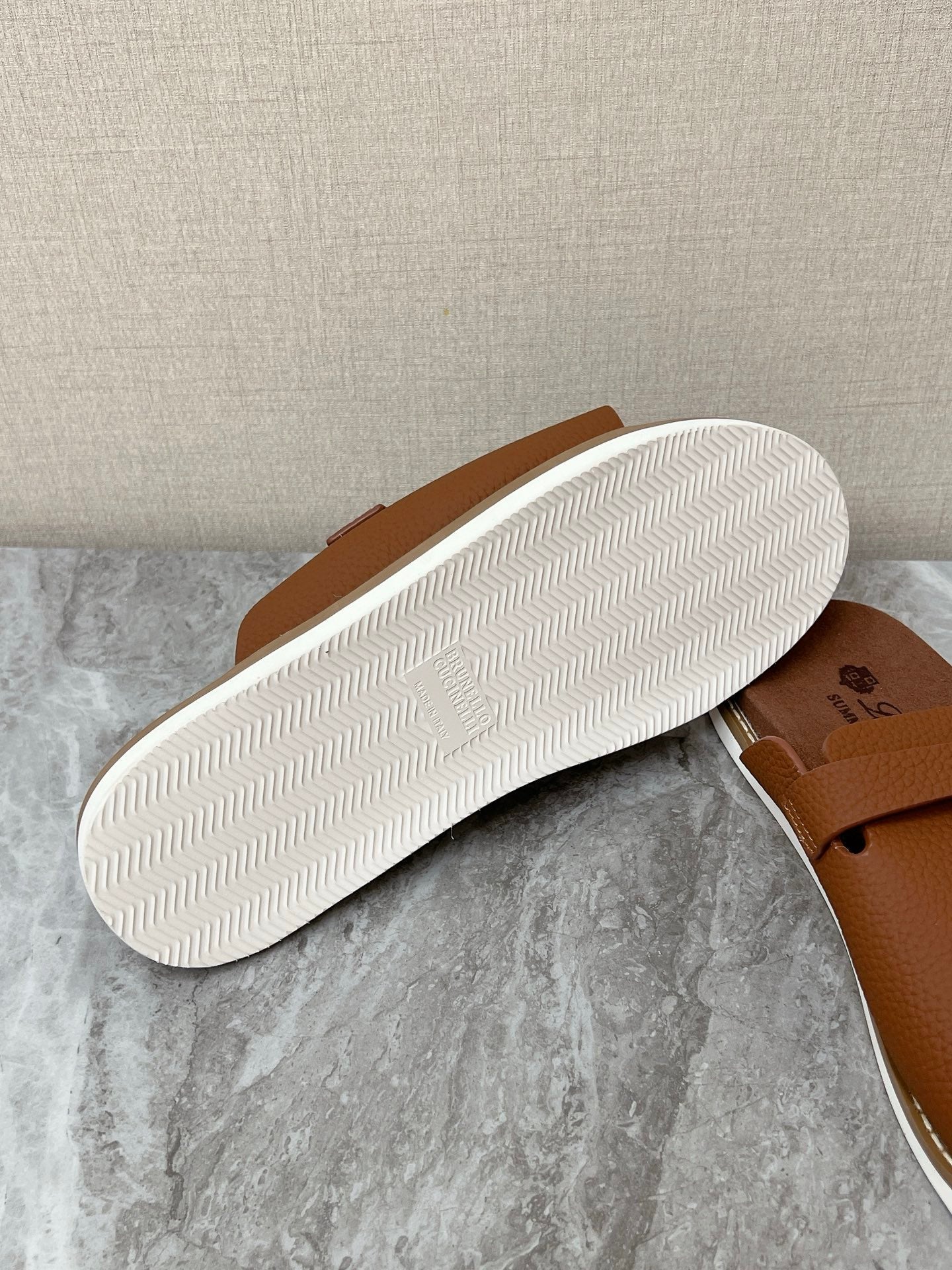 LP 26s Men’s Lock Charm Slides In Caramel Brown Calfskin Silver Hardware
