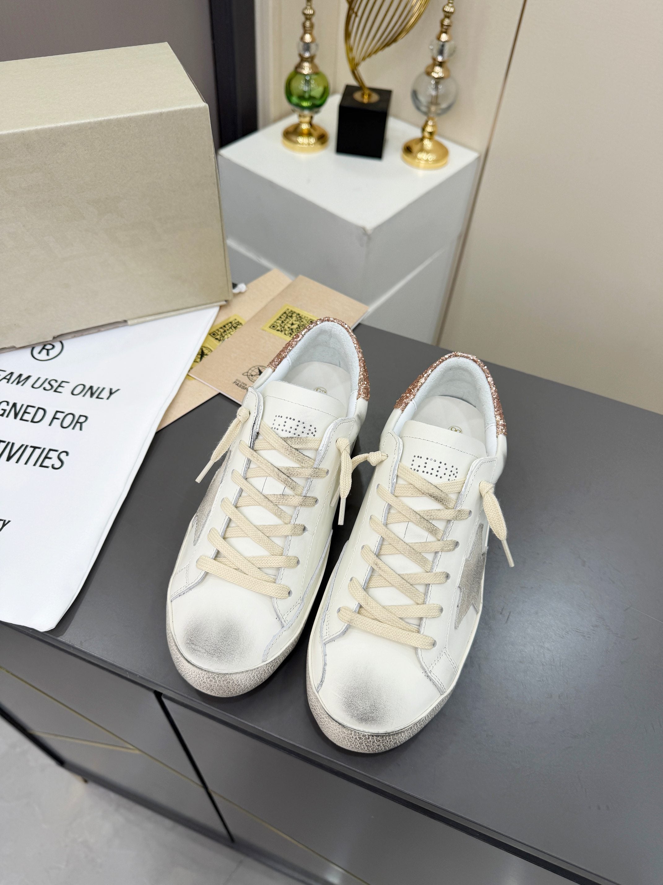 Golden Goose 26s Superstar Sneakers White Gold Glitter Leather 735894