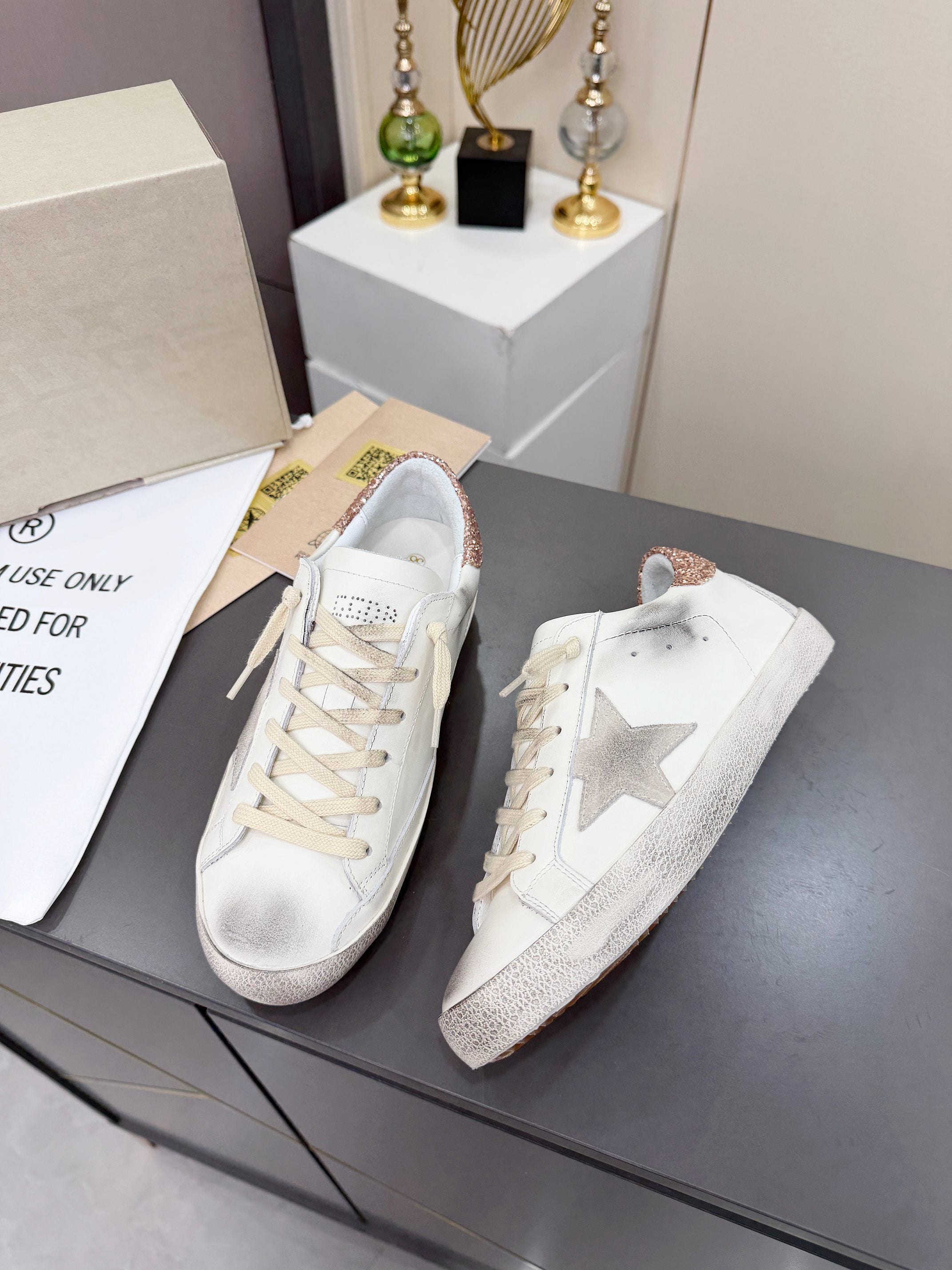 Golden Goose 26s Superstar Sneakers White Gold Glitter Leather 735894