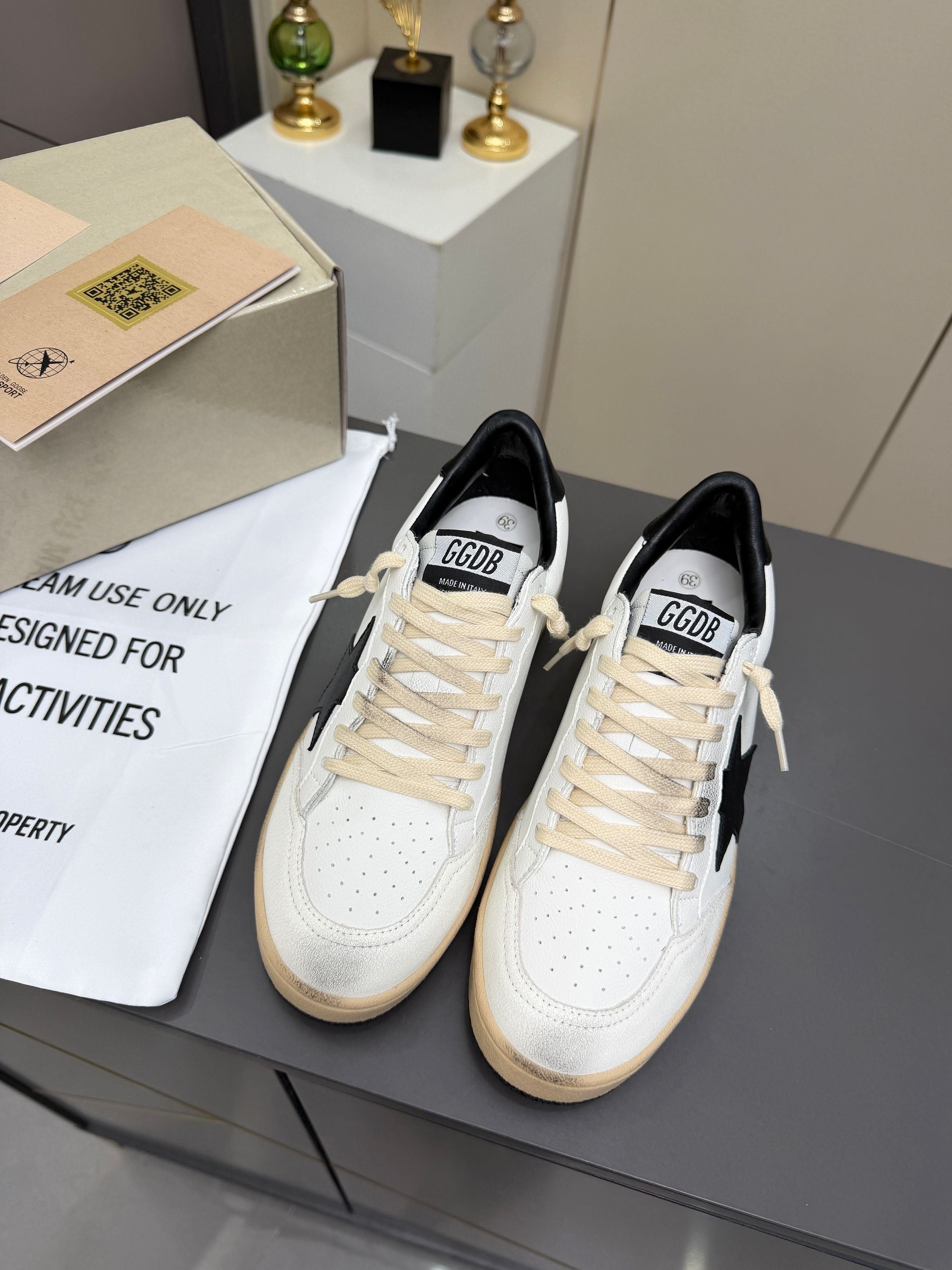 Golden Goose 26s Ball Star Sneakers White Black Leather 735900