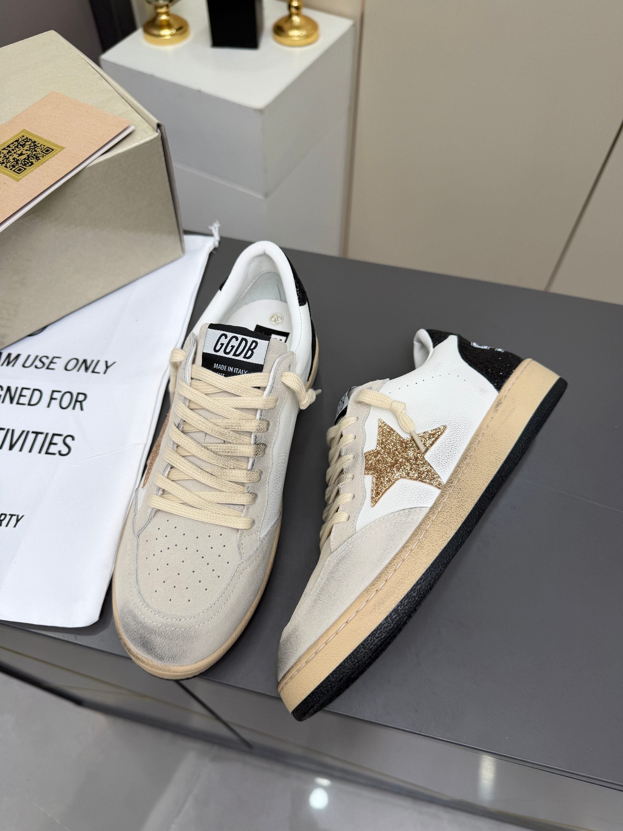 Golden Goose 26s Ball Star Sneakers White Black Glitter Leather 735904