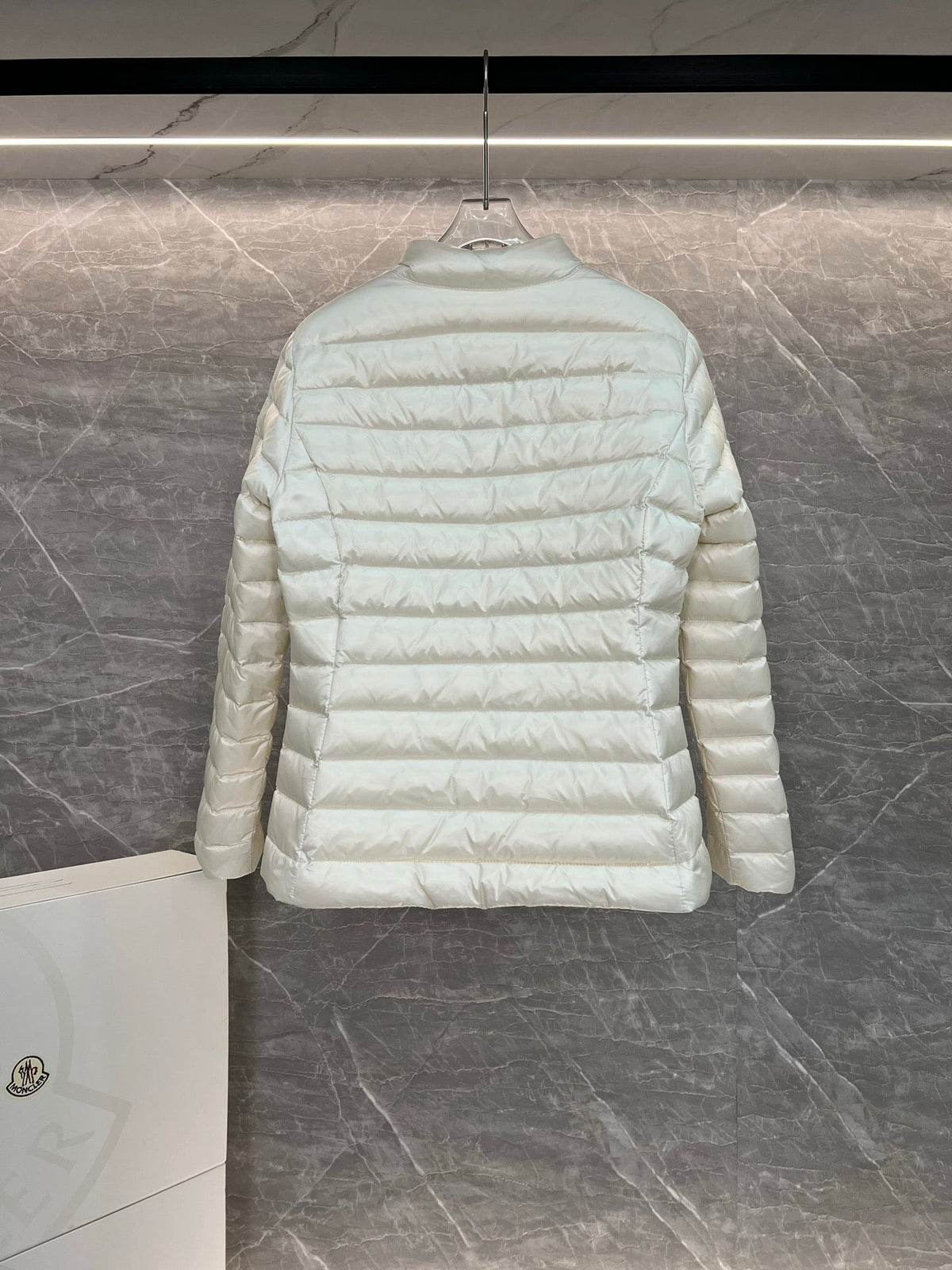 Moncler 26s Jacket Short Down Jacket White Nylon 427804