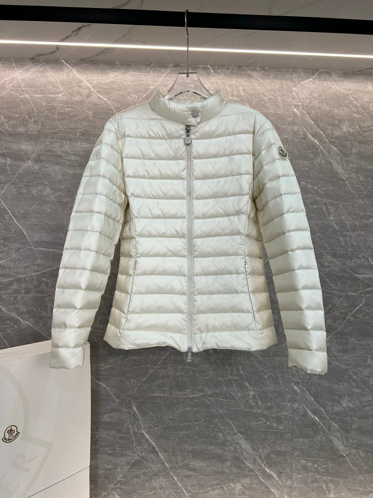 Moncler 26s Jacket Short Down Jacket White Nylon 427804
