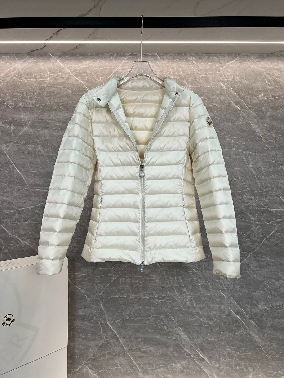 Moncler 26s Jacket Short Down Jacket White Nylon 427804