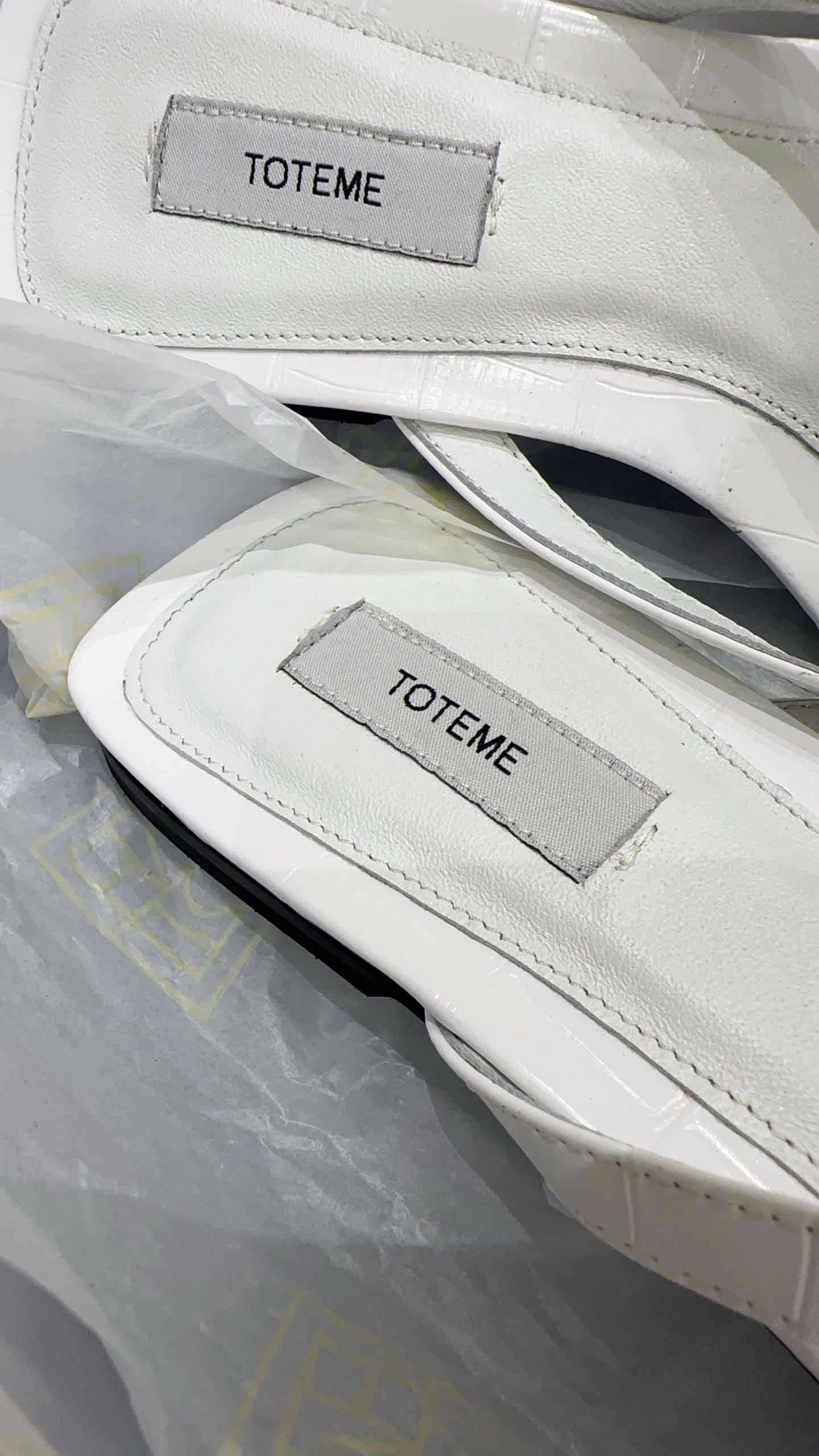 Toteme Thong Sandals White Croc-Effect Leather 751658