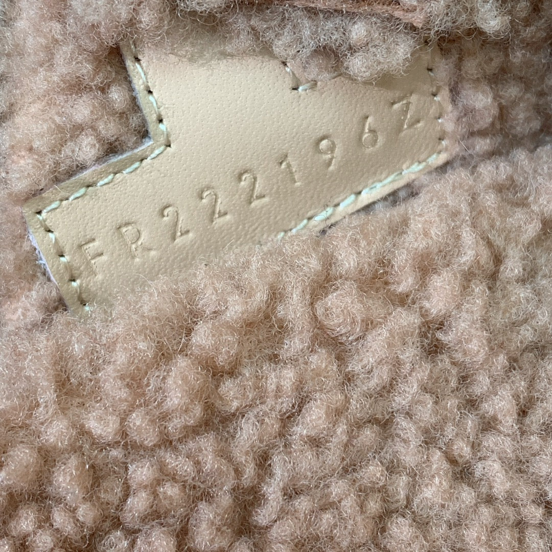HM Chypre Sandal In Light Pink Lamb Wool 984184